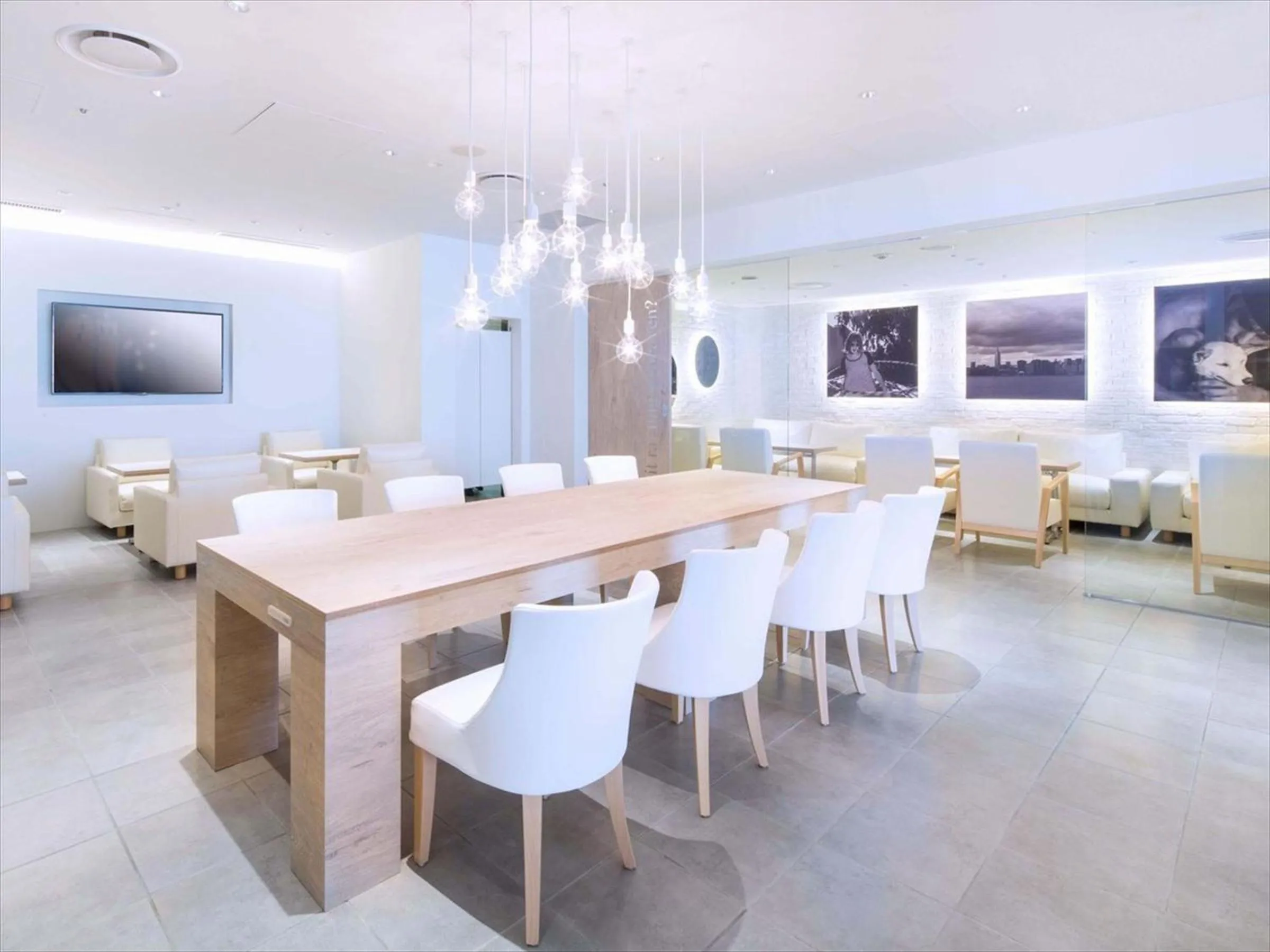 Restaurant/places to eat in Hotel Plumm