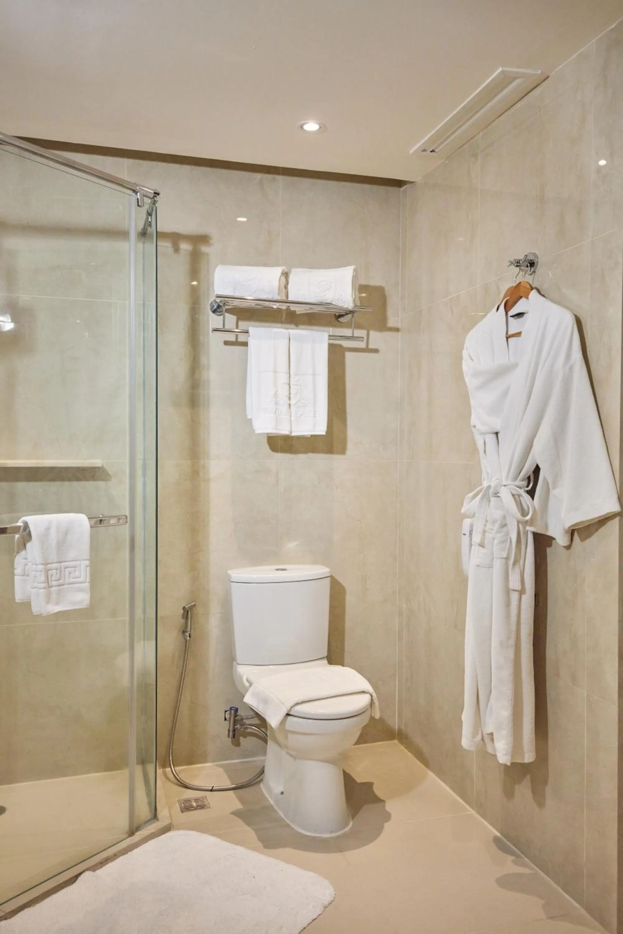 Bathroom in Twin Lakes Hotel near Tagaytay