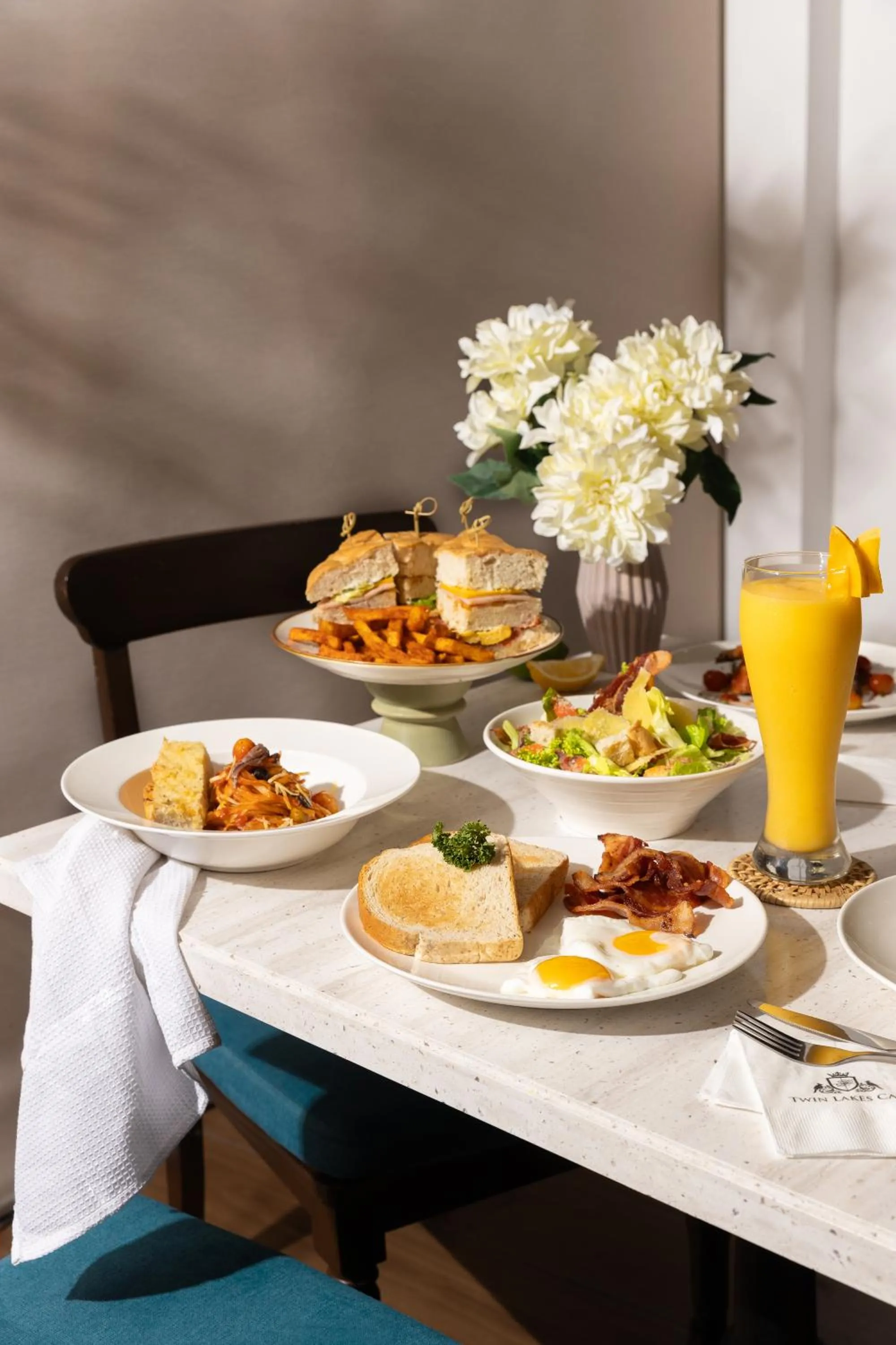 Food and drinks in Twin Lakes Hotel near Tagaytay