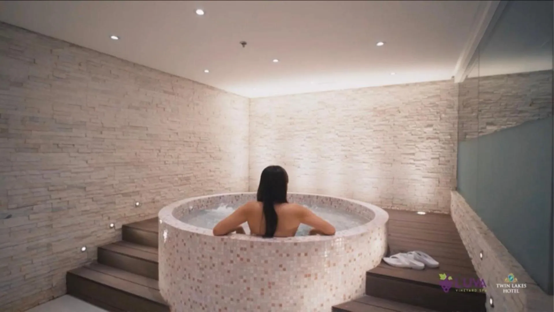 Hot Tub in Twin Lakes Hotel near Tagaytay