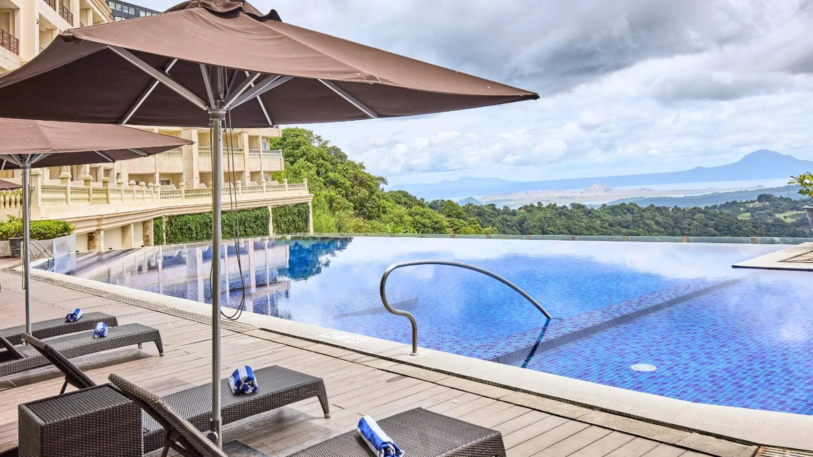 Day in Twin Lakes Hotel near Tagaytay