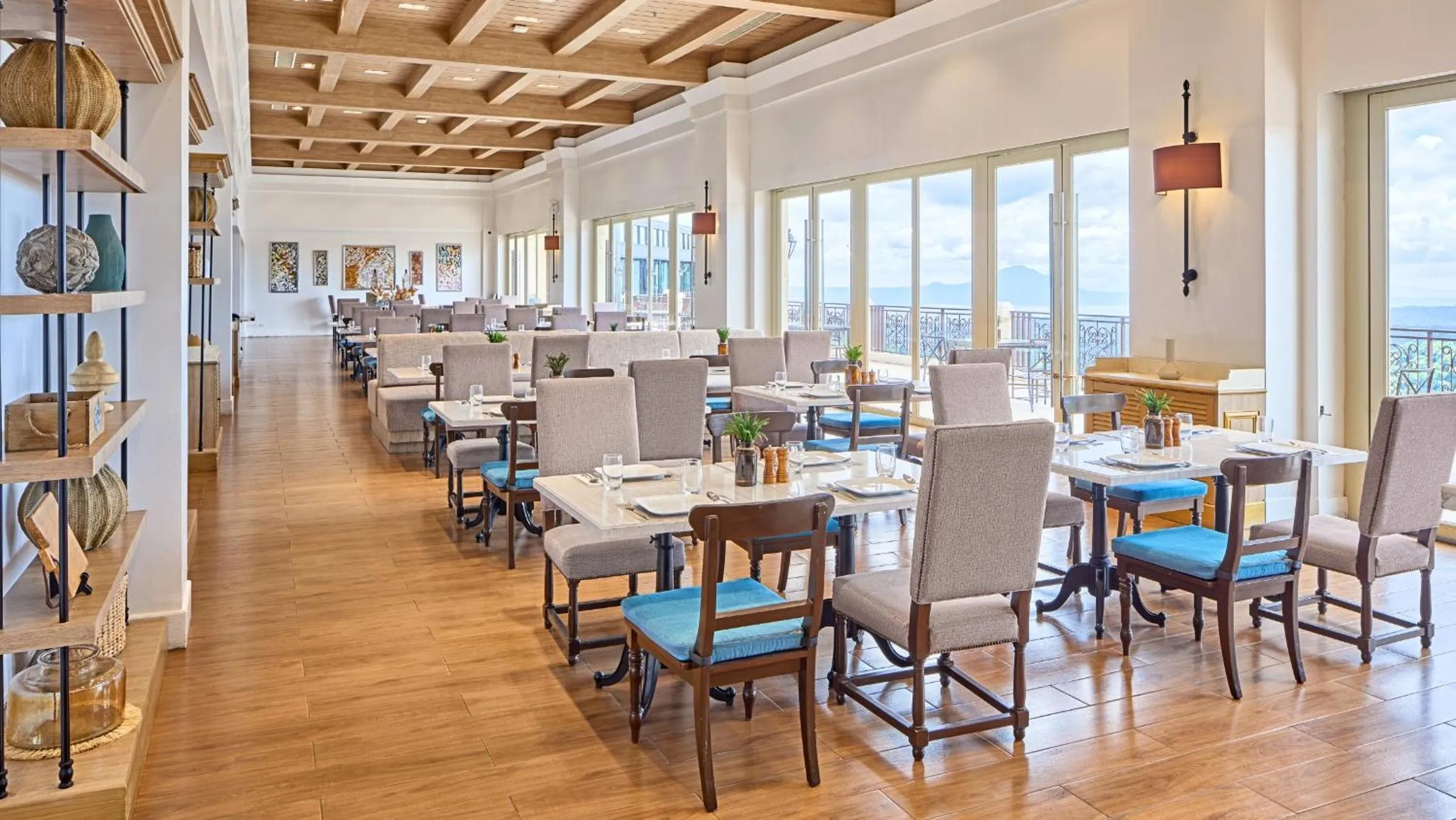 Restaurant/places to eat in Twin Lakes Hotel near Tagaytay