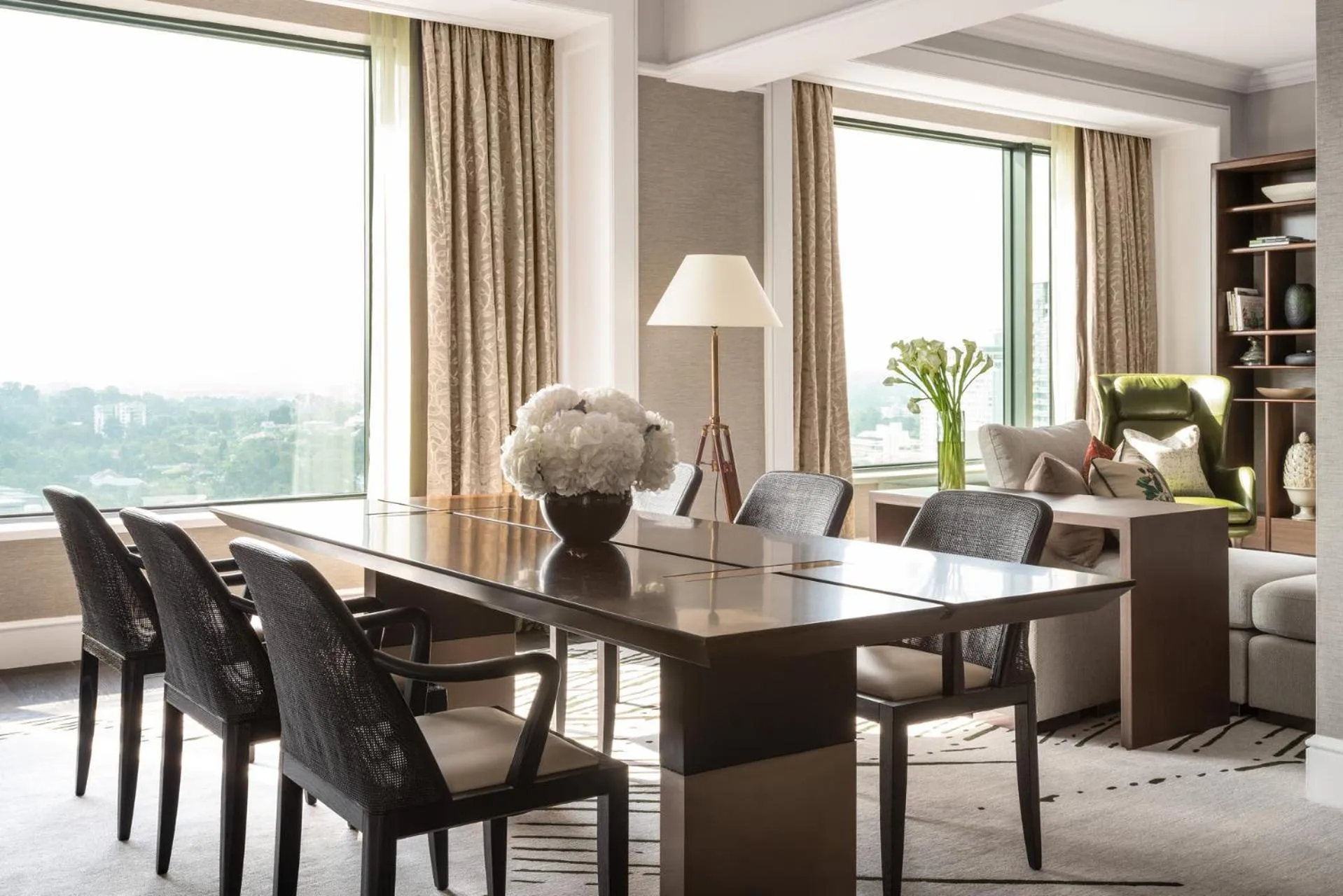 Dining area in Four Seasons Hotel Singapore