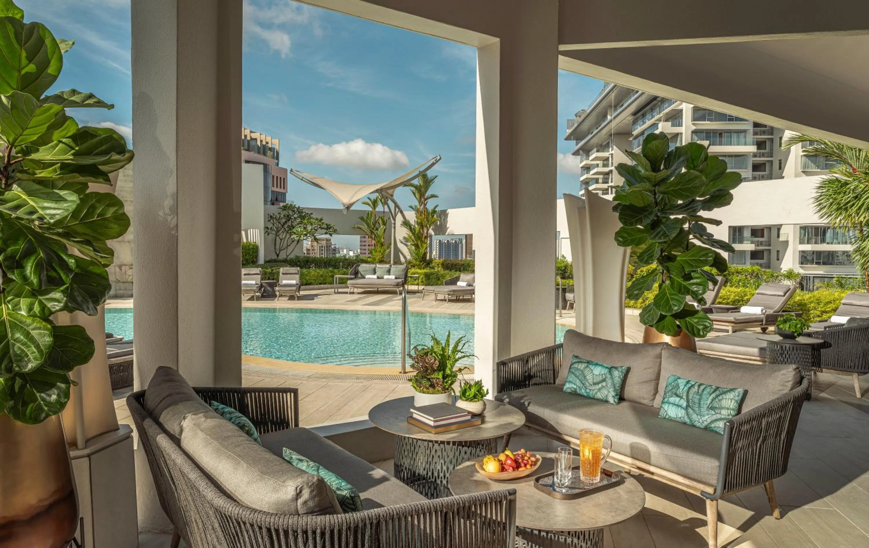 Pool view in Four Seasons Hotel Singapore