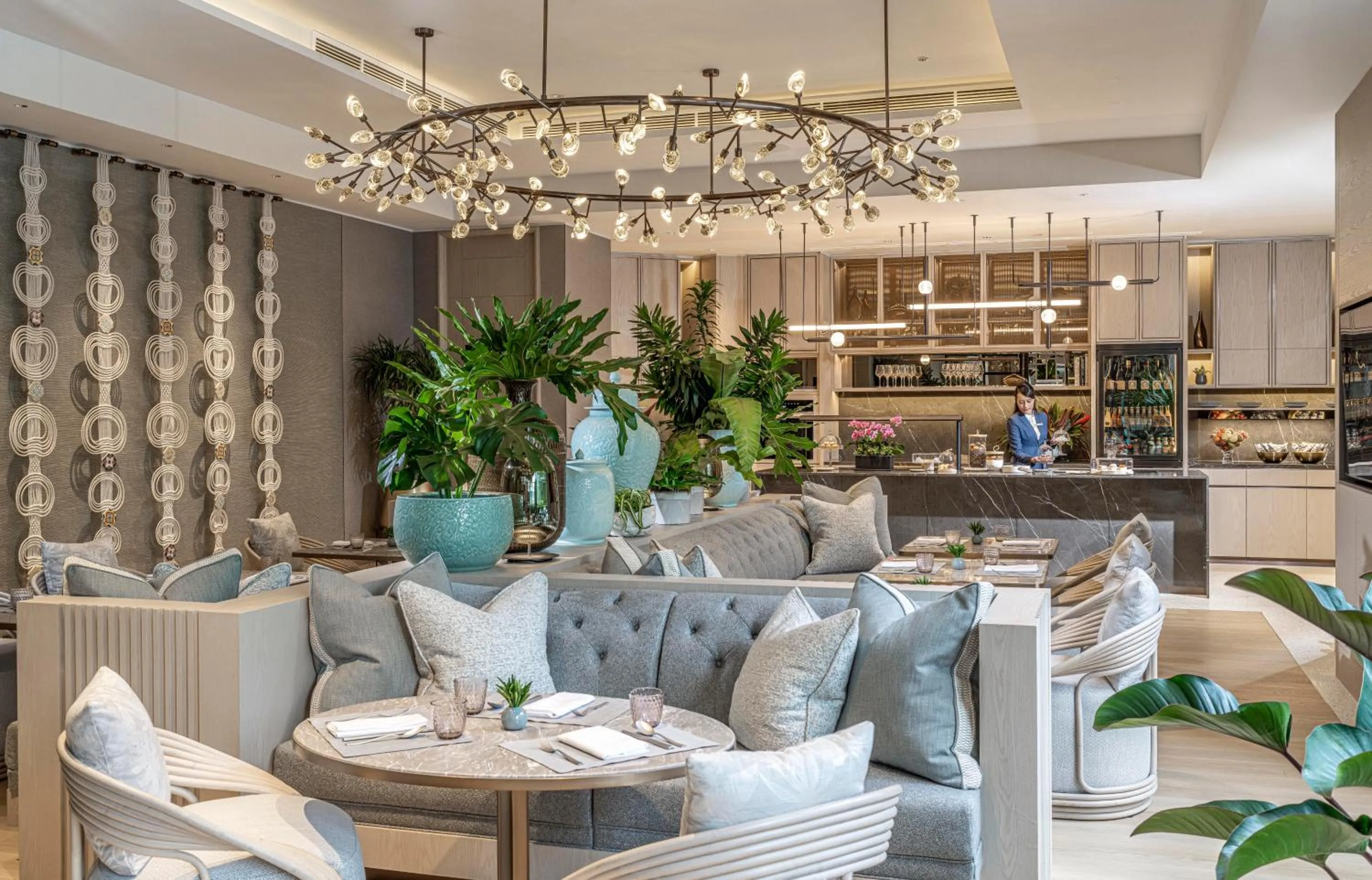 Restaurant/places to eat in Four Seasons Hotel Singapore