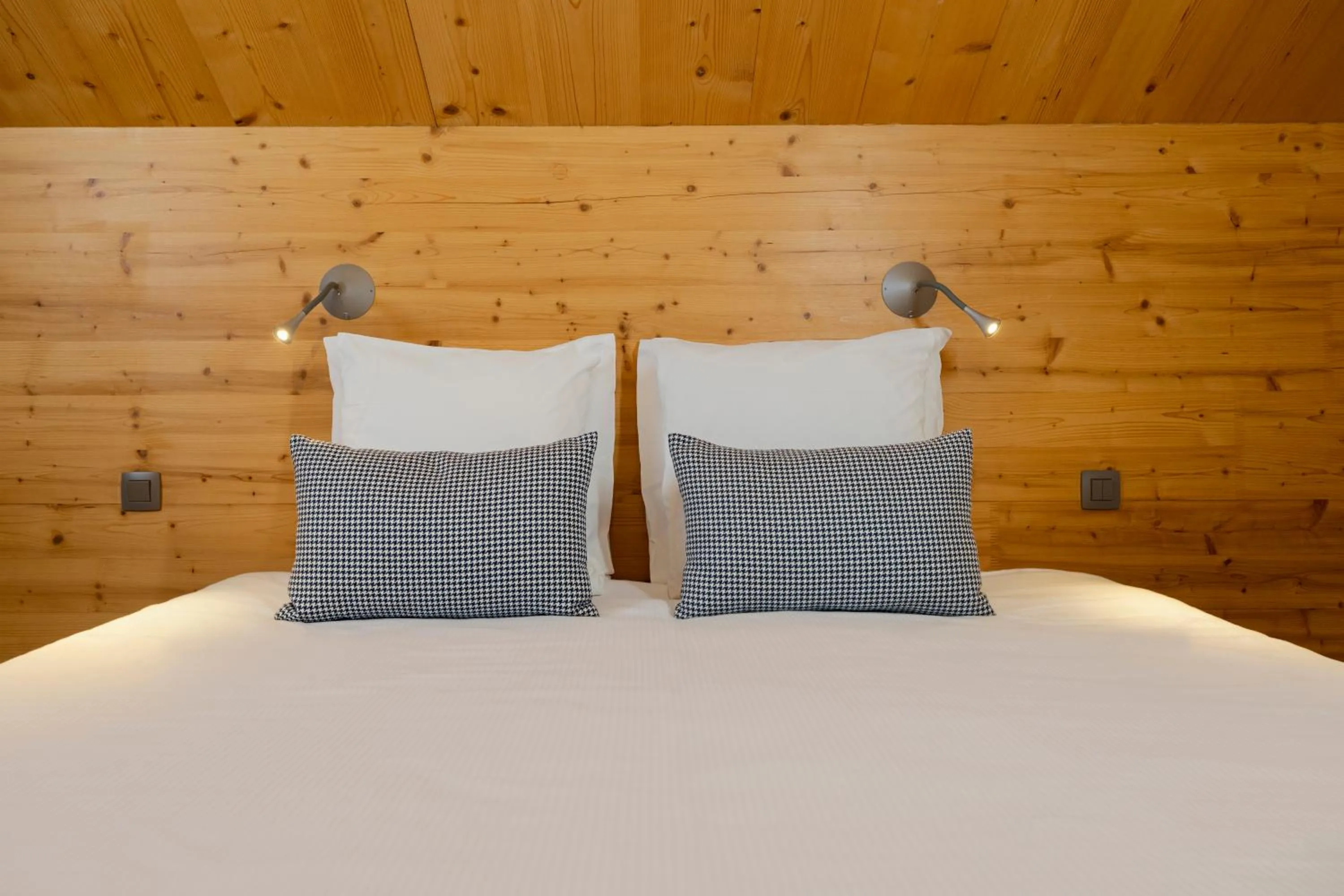 Bedroom, Bed in Hôtel de L'Arve by HappyCulture