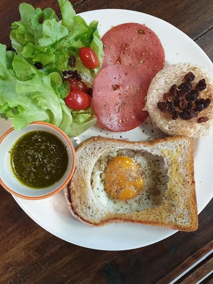 Breakfast in Past Tense Hostel