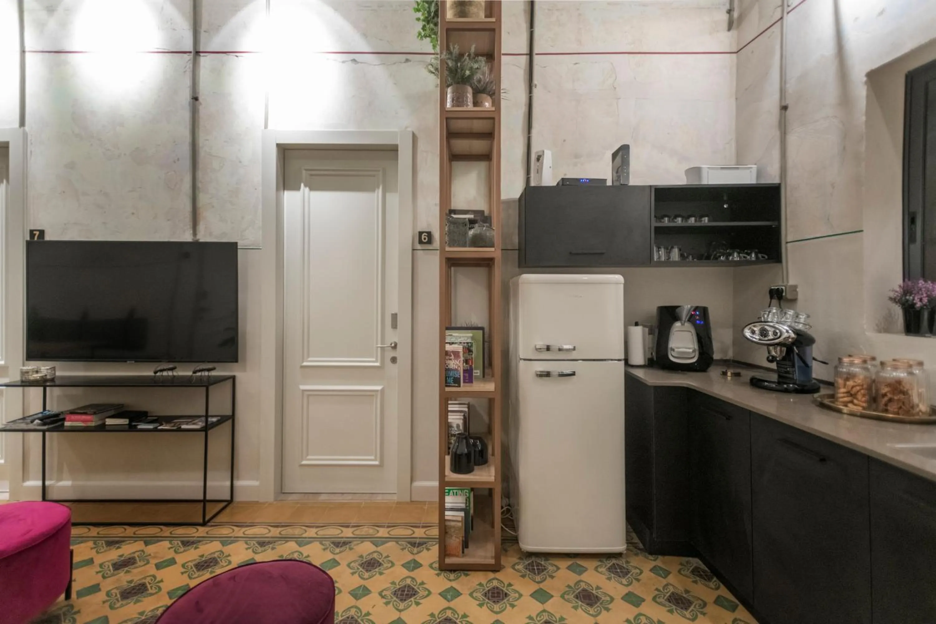 Kitchen or kitchenette in Jojo TLV