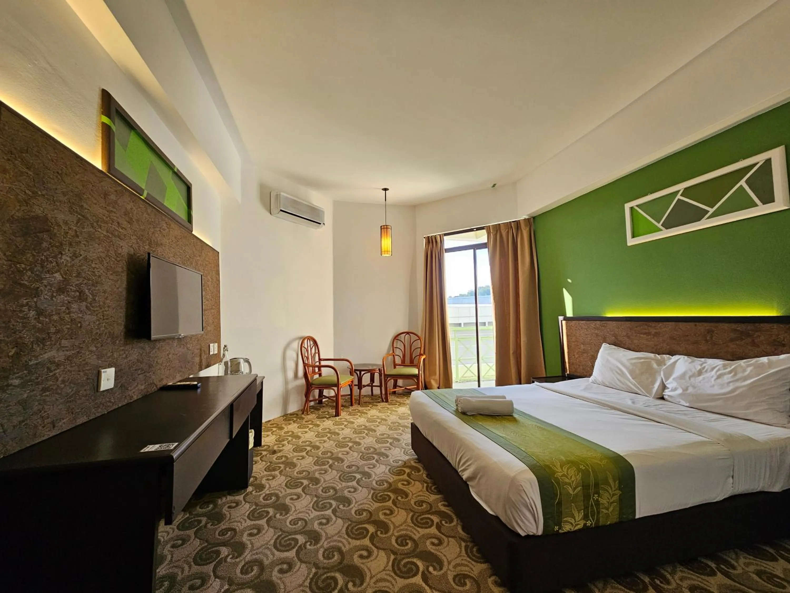 Photo of the whole room, Bed in De Greenish Village Langkawi