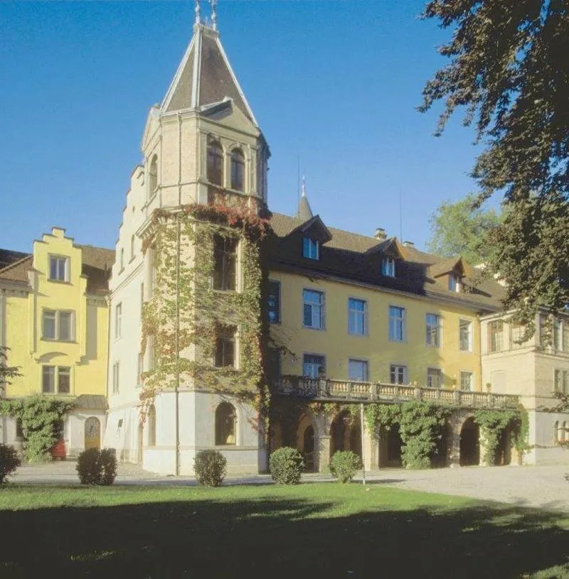 Property building in Schloss Brunnegg