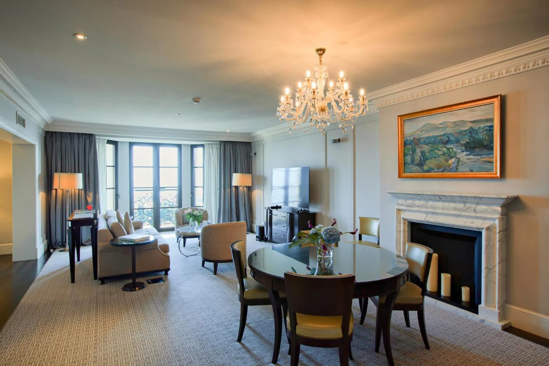 TV and multimedia in Four Seasons Hotel Baku