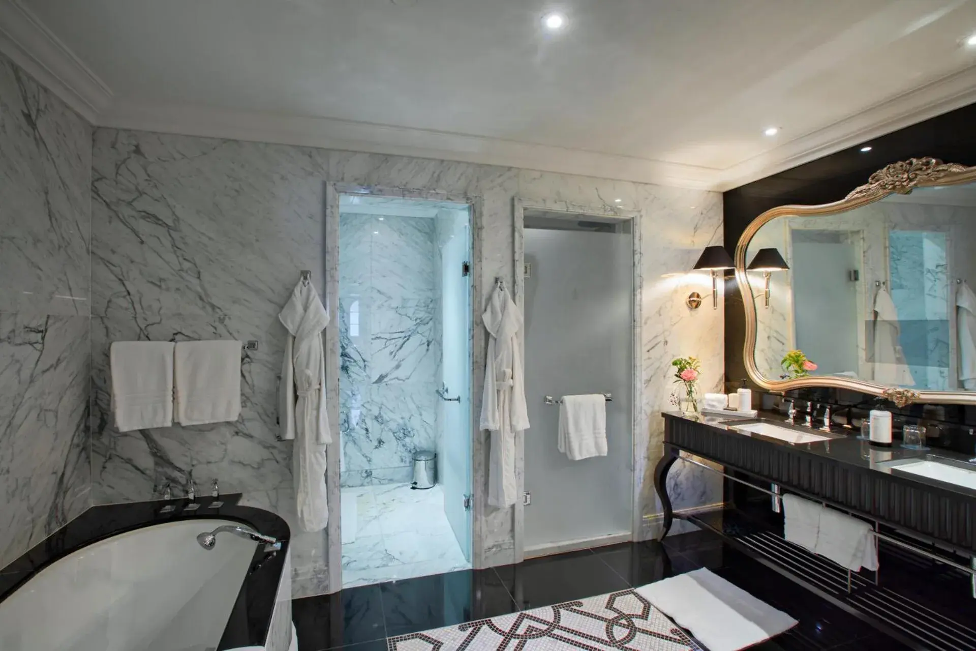 Executive Suite Residential-View King in Four Seasons Hotel Baku Executive Suite Residential-View King in Four Seasons Hotel Baku