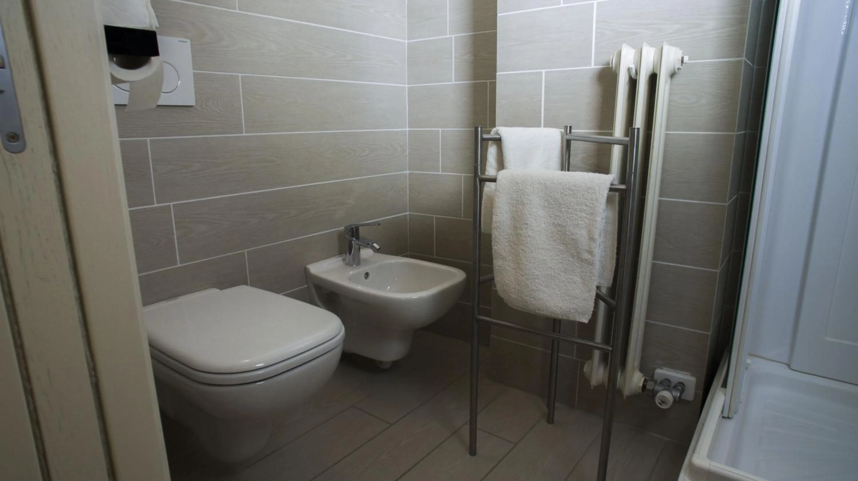 Shower in Hotel B&B Francolini