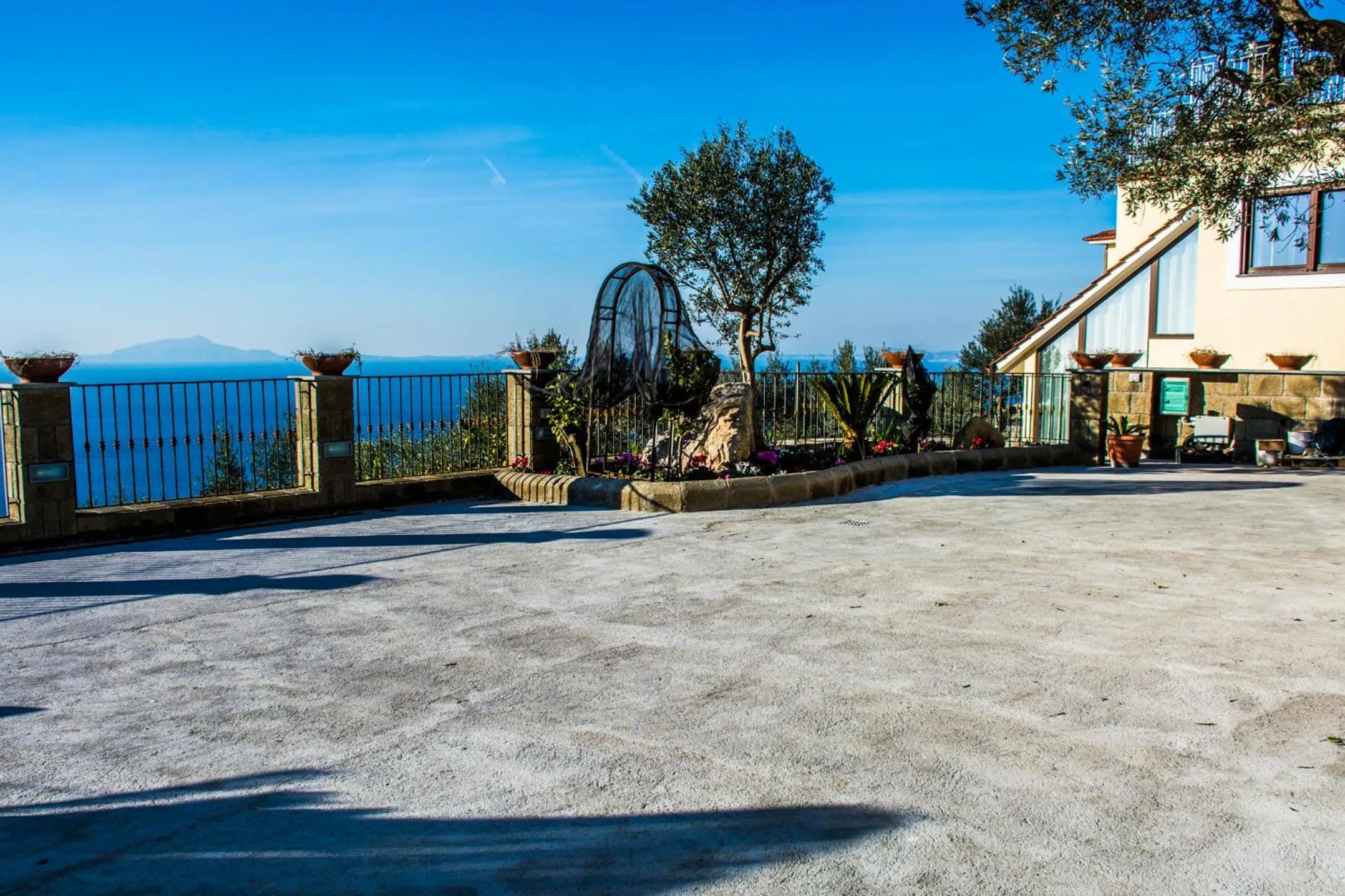 Parking in Villa Capri Wonderful View