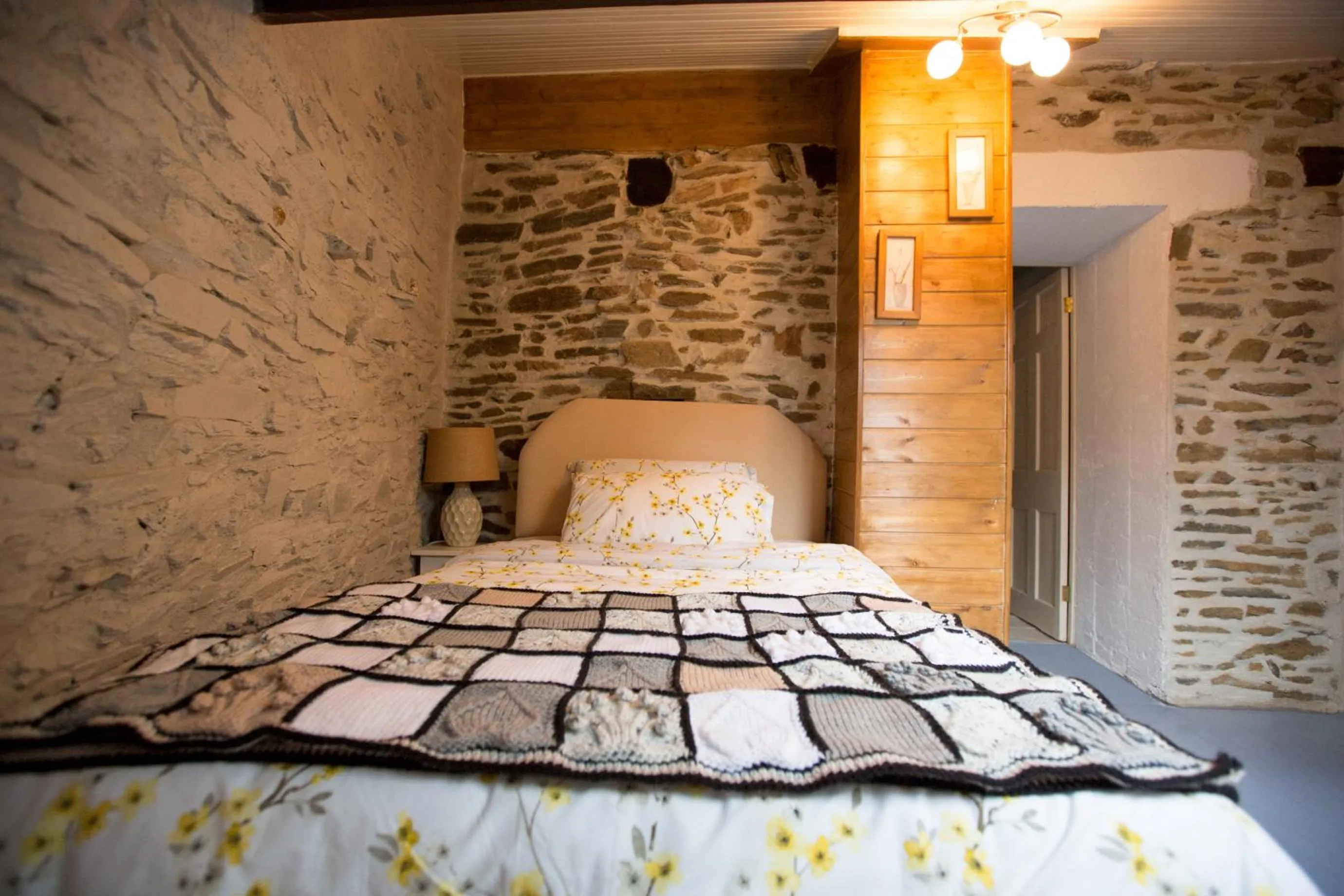 Bed in La Maison Des Fleurs