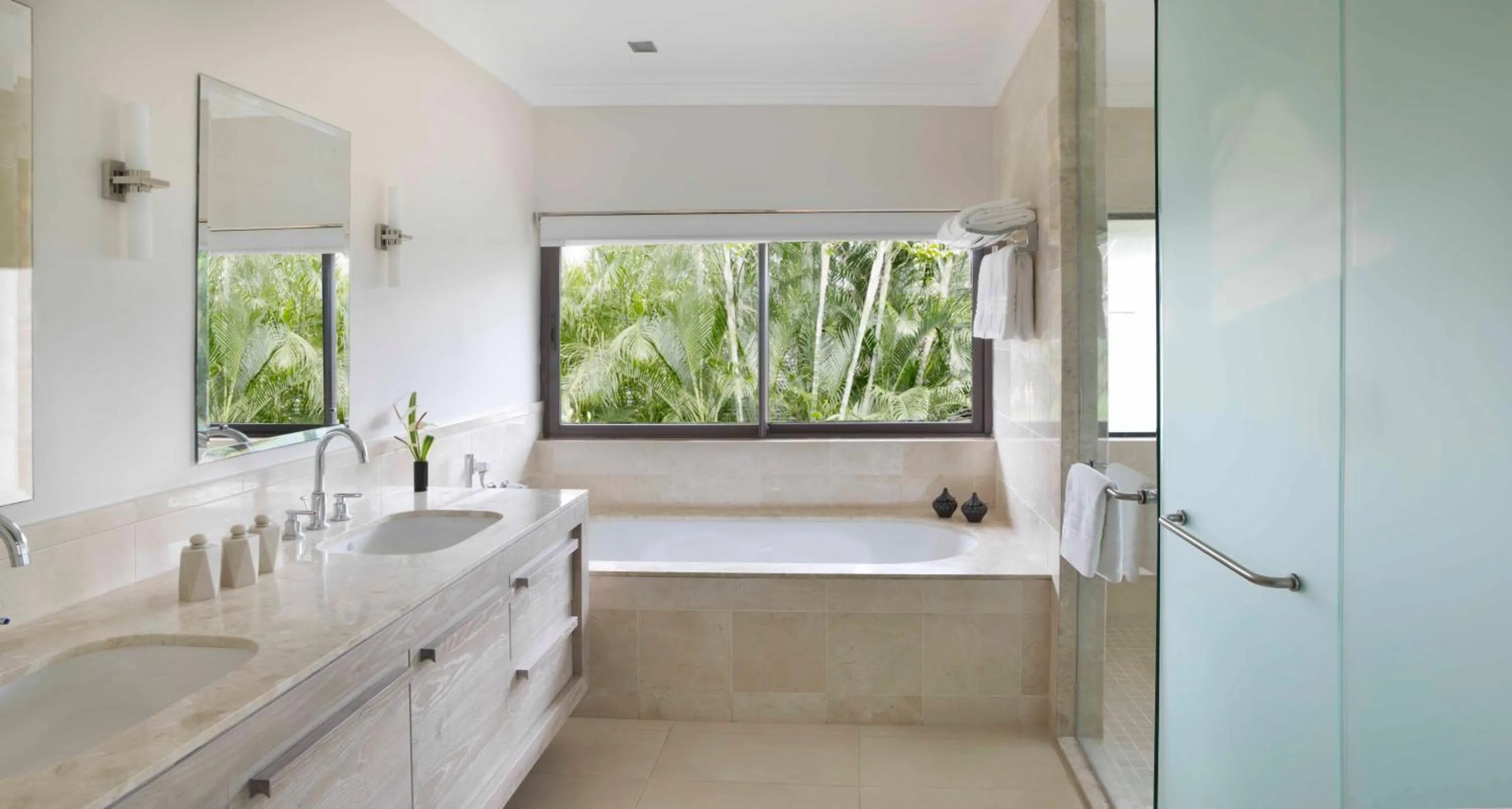 Toilet in Four Seasons Resort Mauritius at Anahita