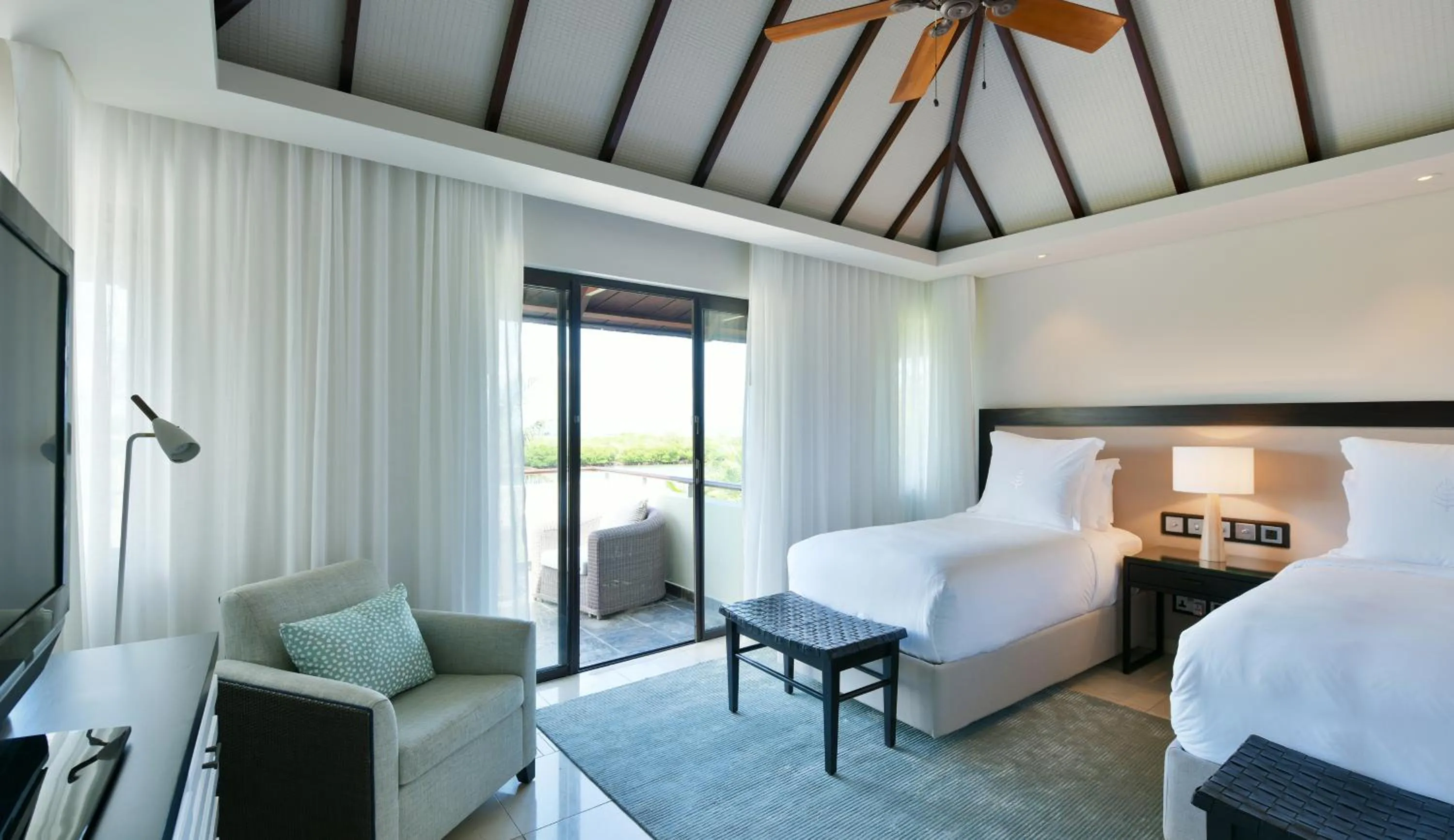 Bedroom, Bed in Four Seasons Resort Mauritius at Anahita