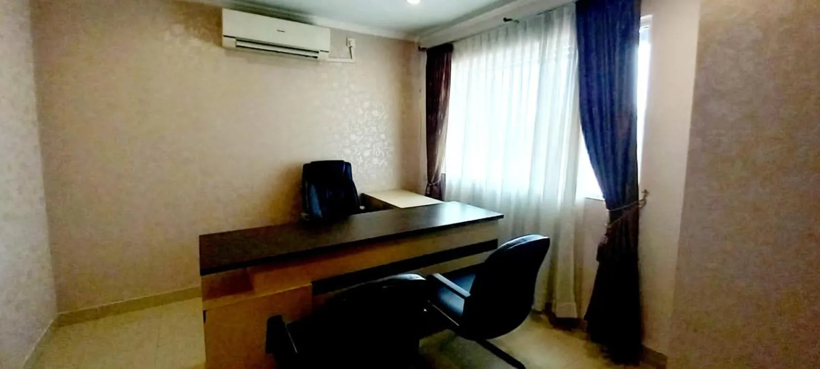 Seating area, TV/Entertainment Center in Comforta Dumai