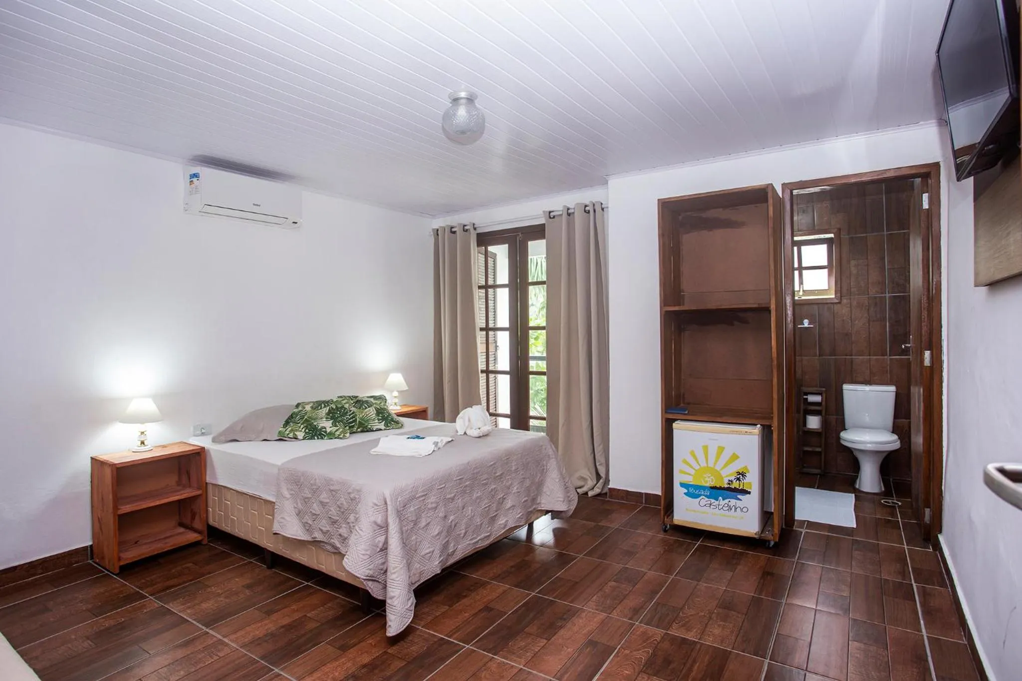 Bedroom, Bed in Pousada Castelinho