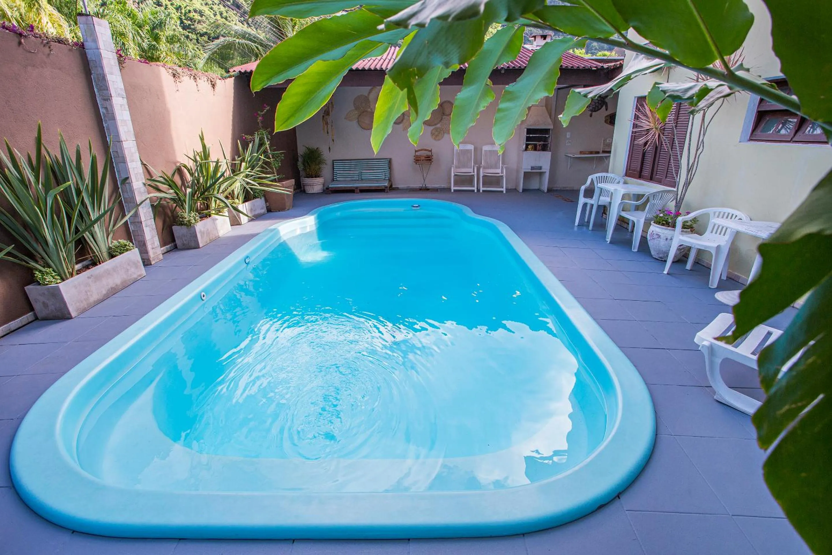 Swimming pool in Pousada Castelinho