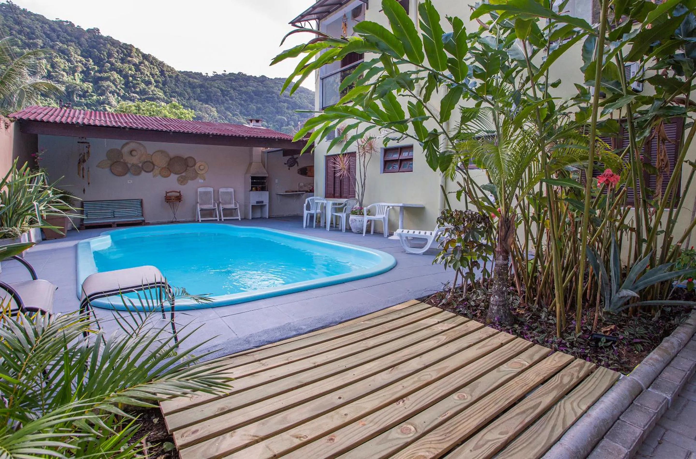 Swimming pool in Pousada Castelinho