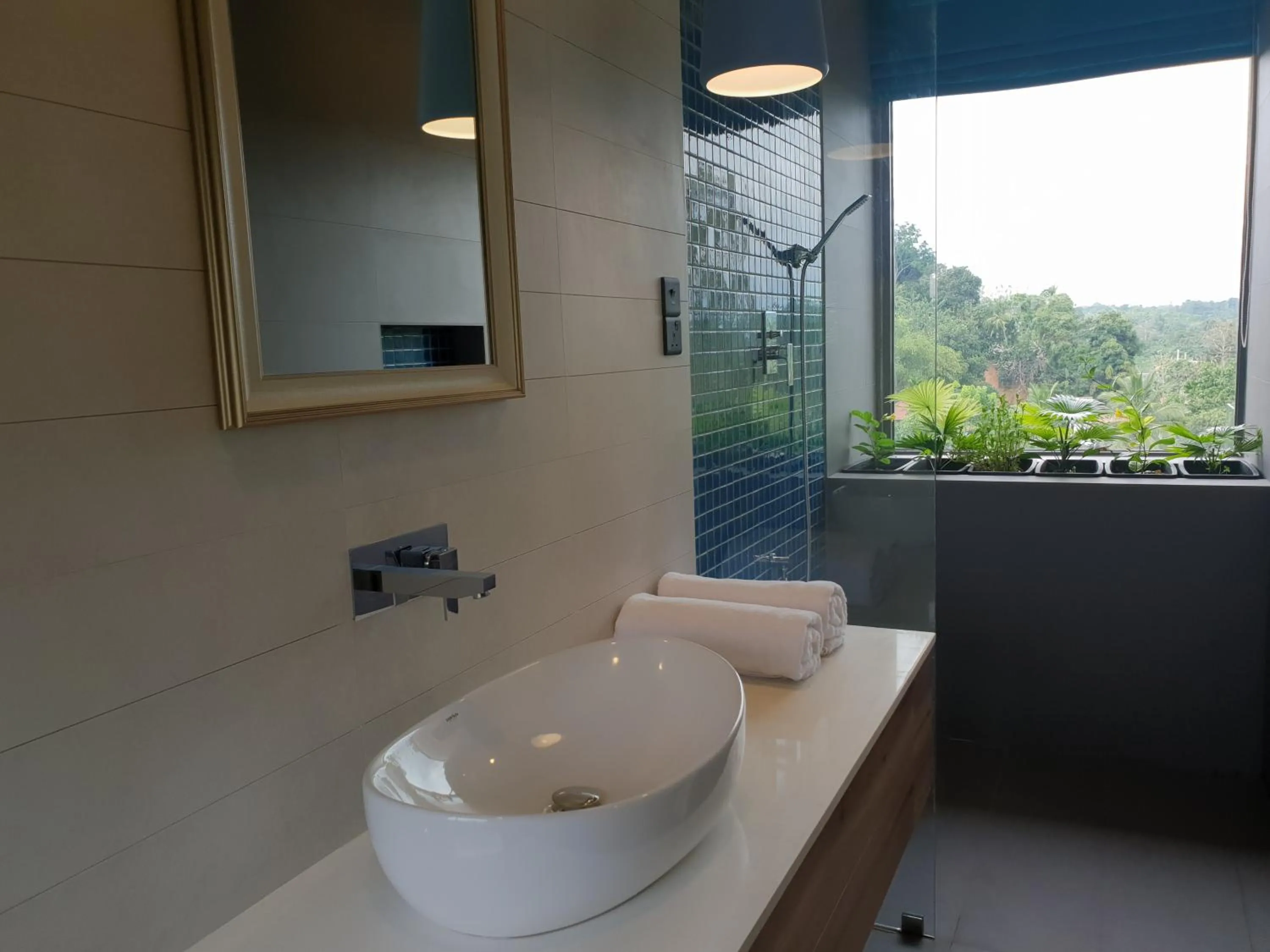 Bathroom in X Mirissa