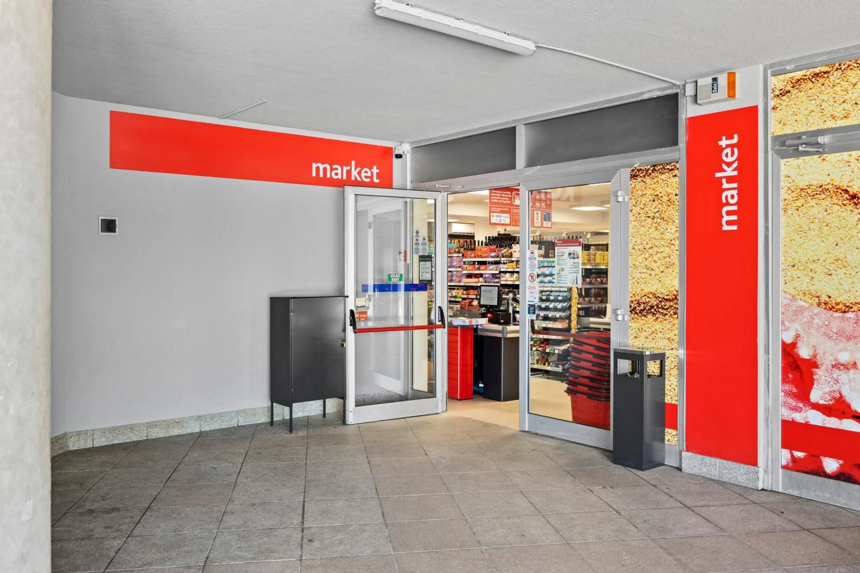 Supermarket/grocery shop in Residence Superior Del Mar