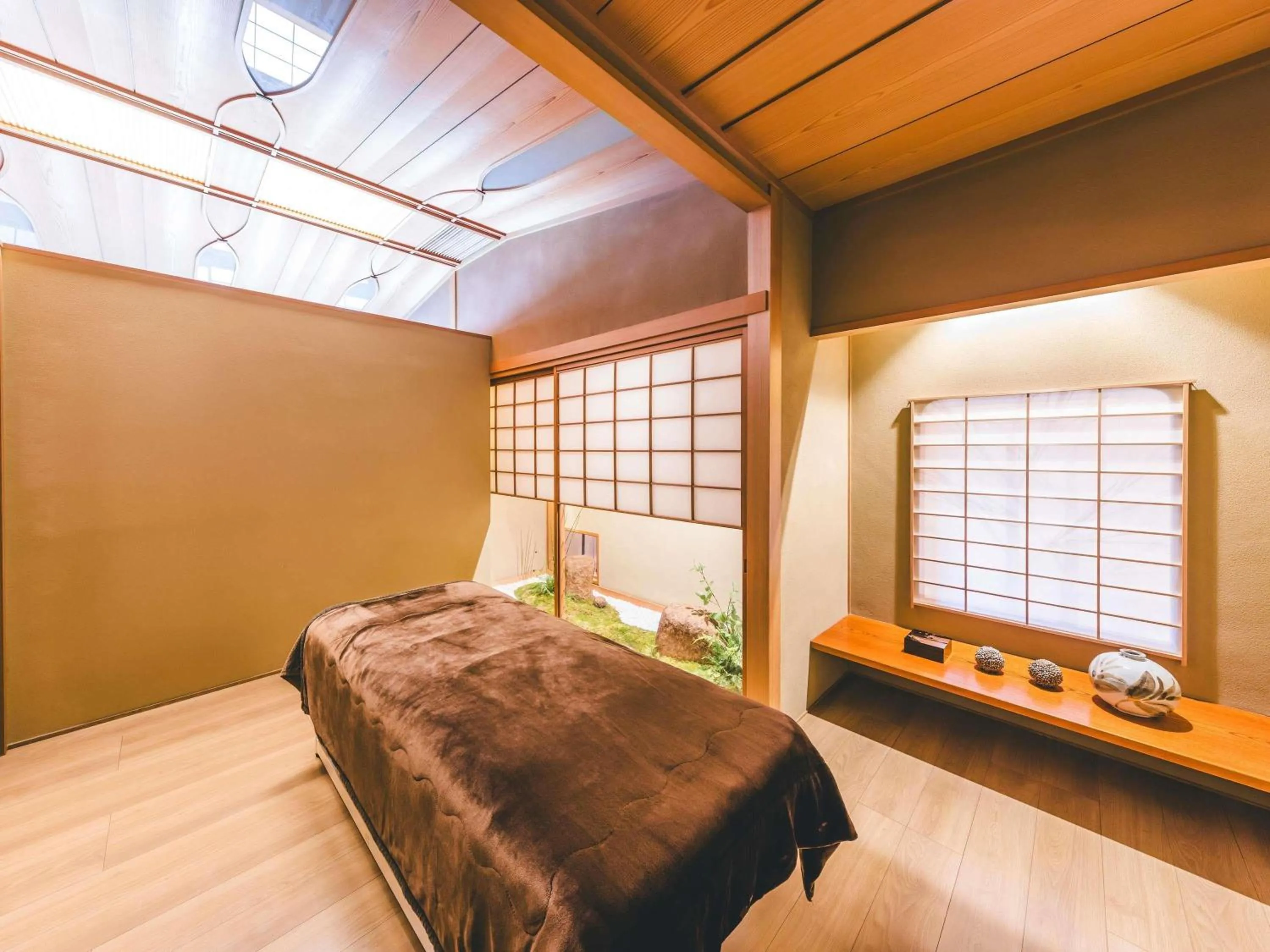 Spa and wellness centre/facilities, Bed in Swissotel Nankai Osaka