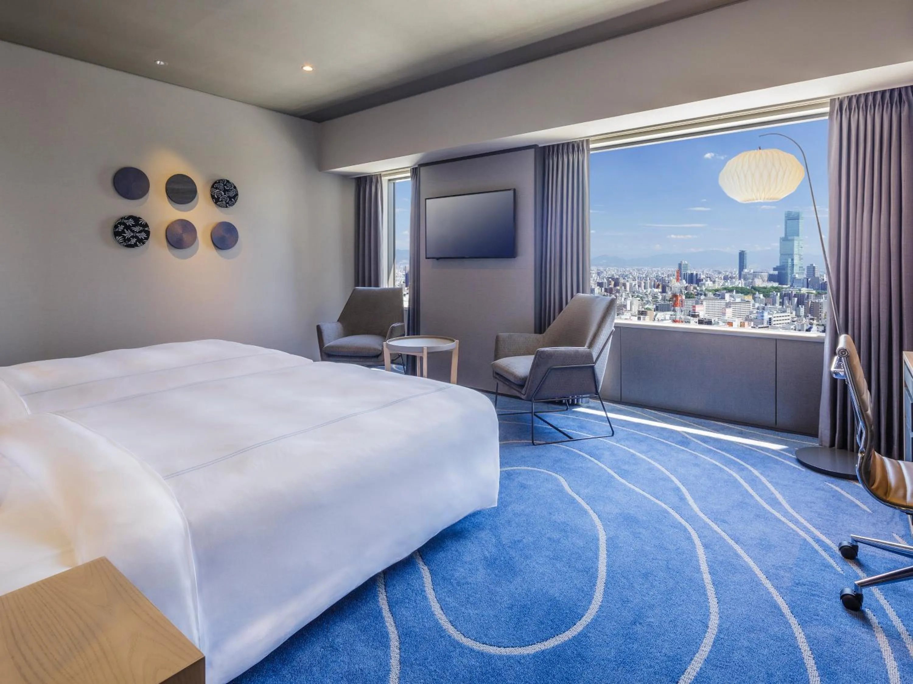 Photo of the whole room, Bed in Swissotel Nankai Osaka