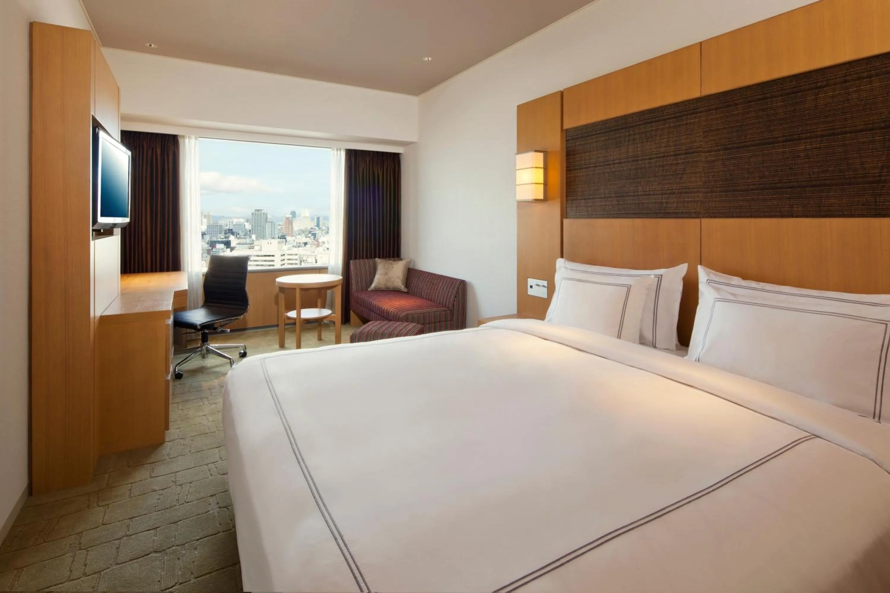 Bed in Swissotel Nankai Osaka