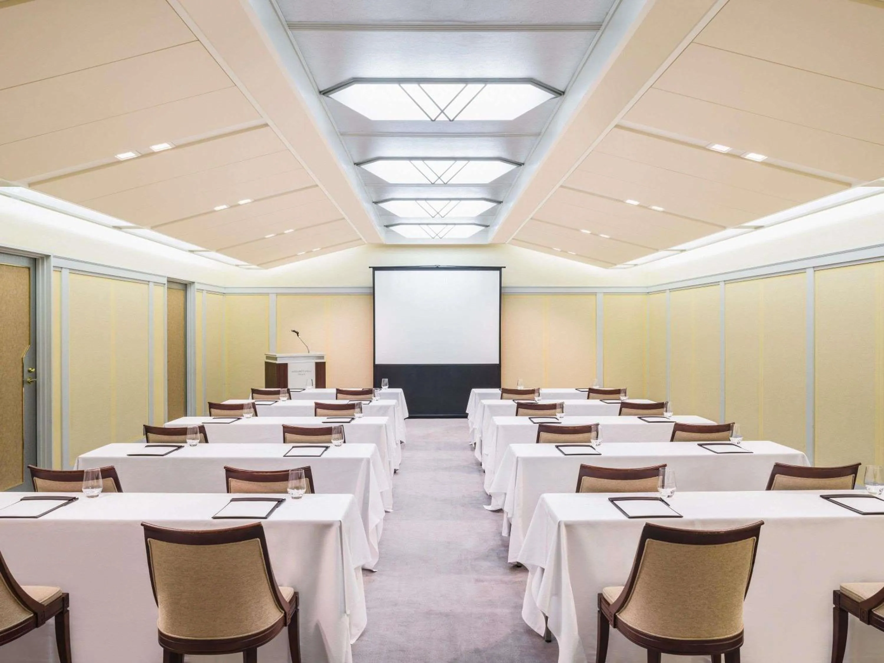 Business facilities in Swissotel Nankai Osaka