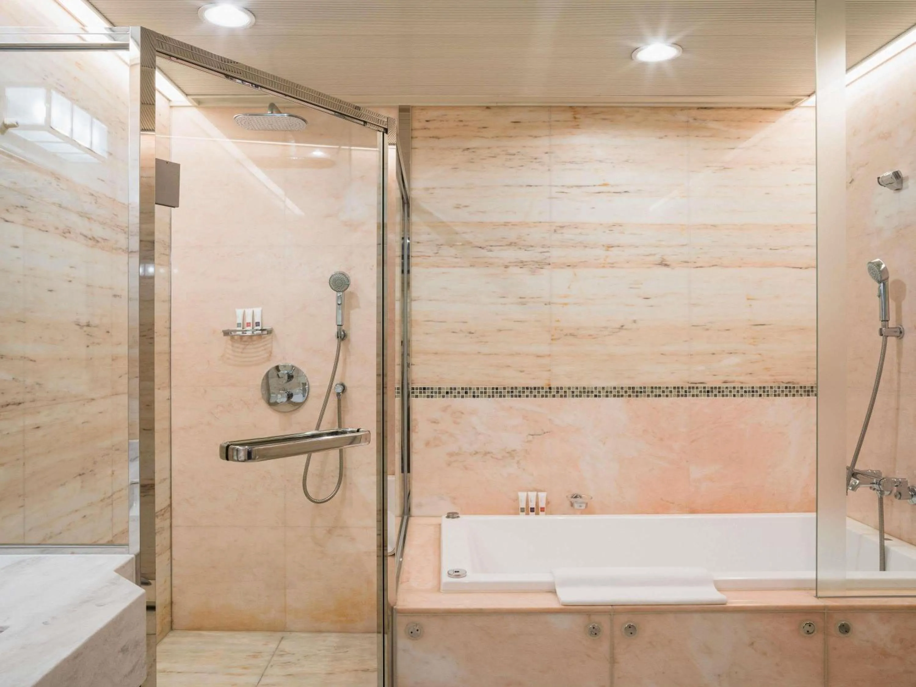 Bedroom in Swissotel Nankai Osaka