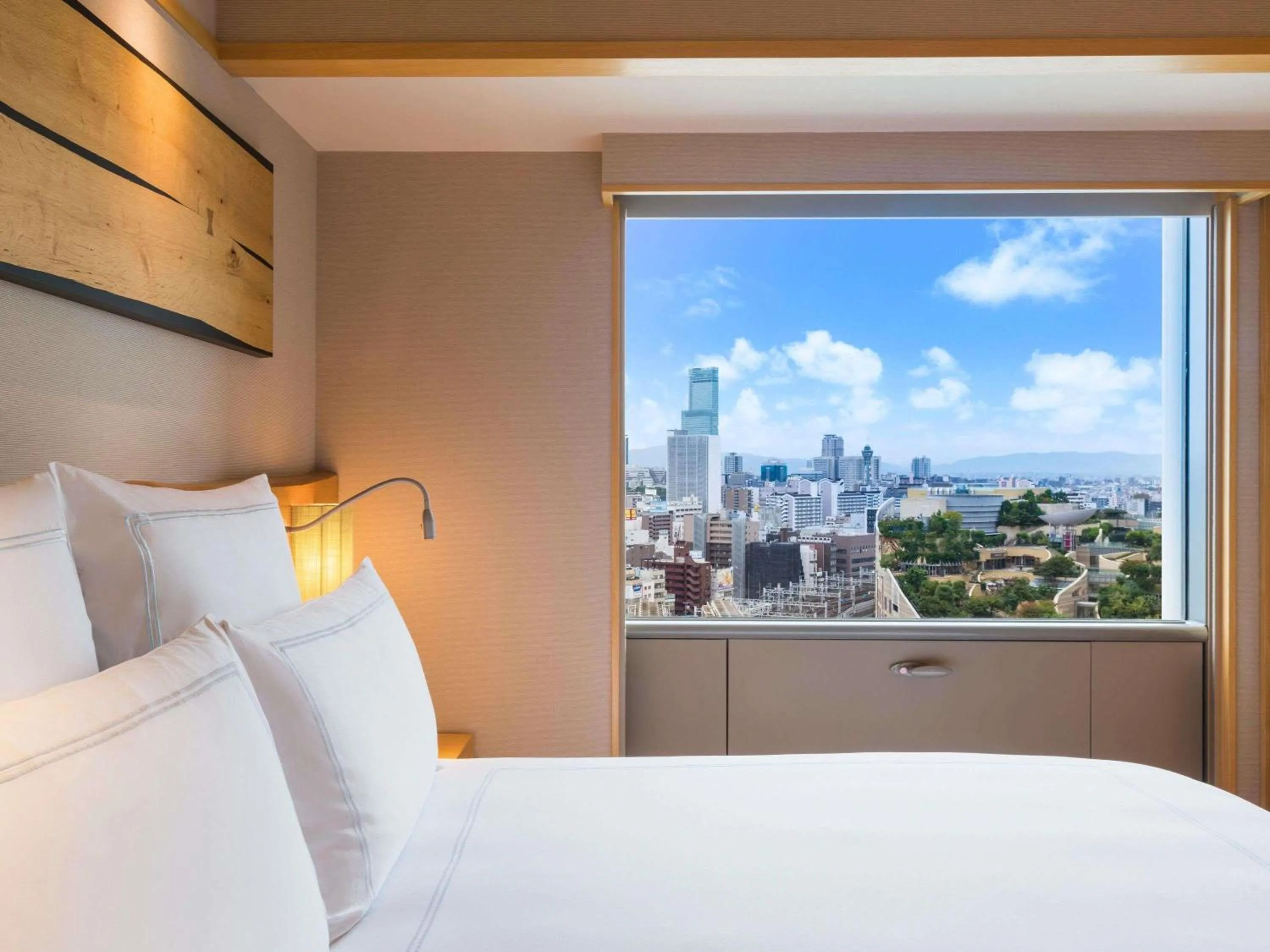 Property building, Bed in Swissotel Nankai Osaka