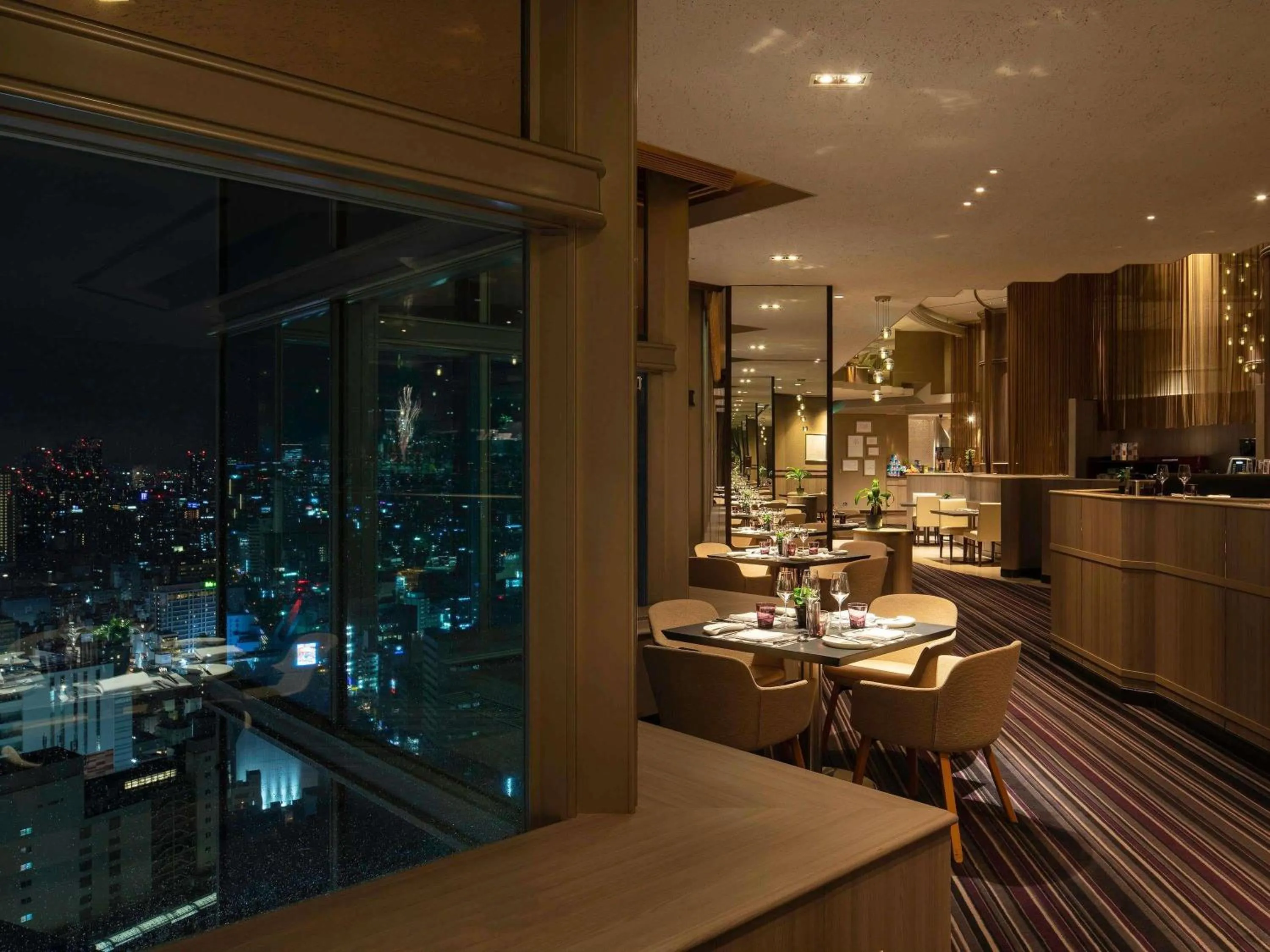 Lounge or bar in Swissotel Nankai Osaka