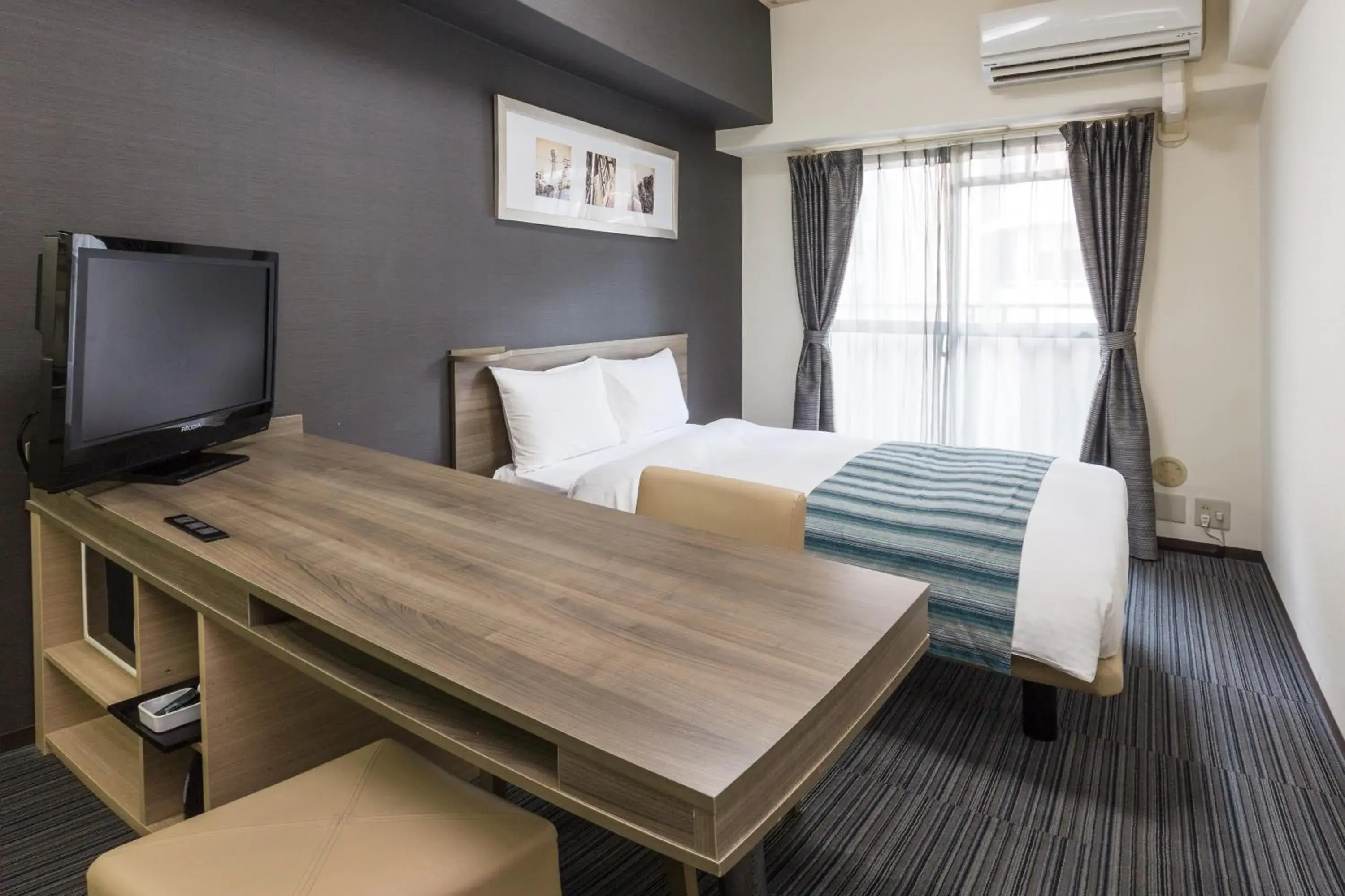 Double Room with Small Double Bed - House Keeping is Optional with Additional Cost - Smoking in HOTEL MYSTAYS Otemae Double Room with Small Double Bed - House Keeping is Optional with Additional Cost - Smoking in HOTEL MYSTAYS Otemae