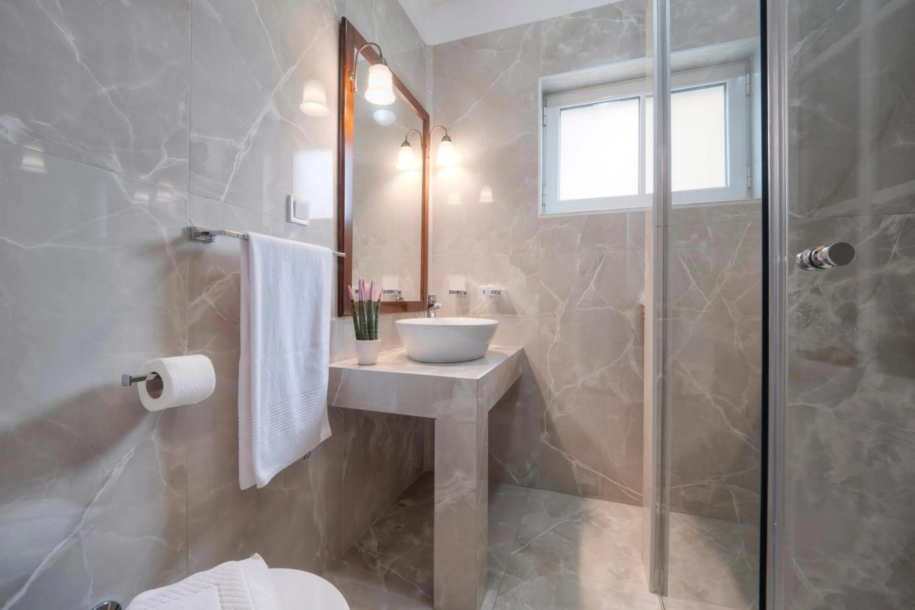 Shower in Marinero Apartments