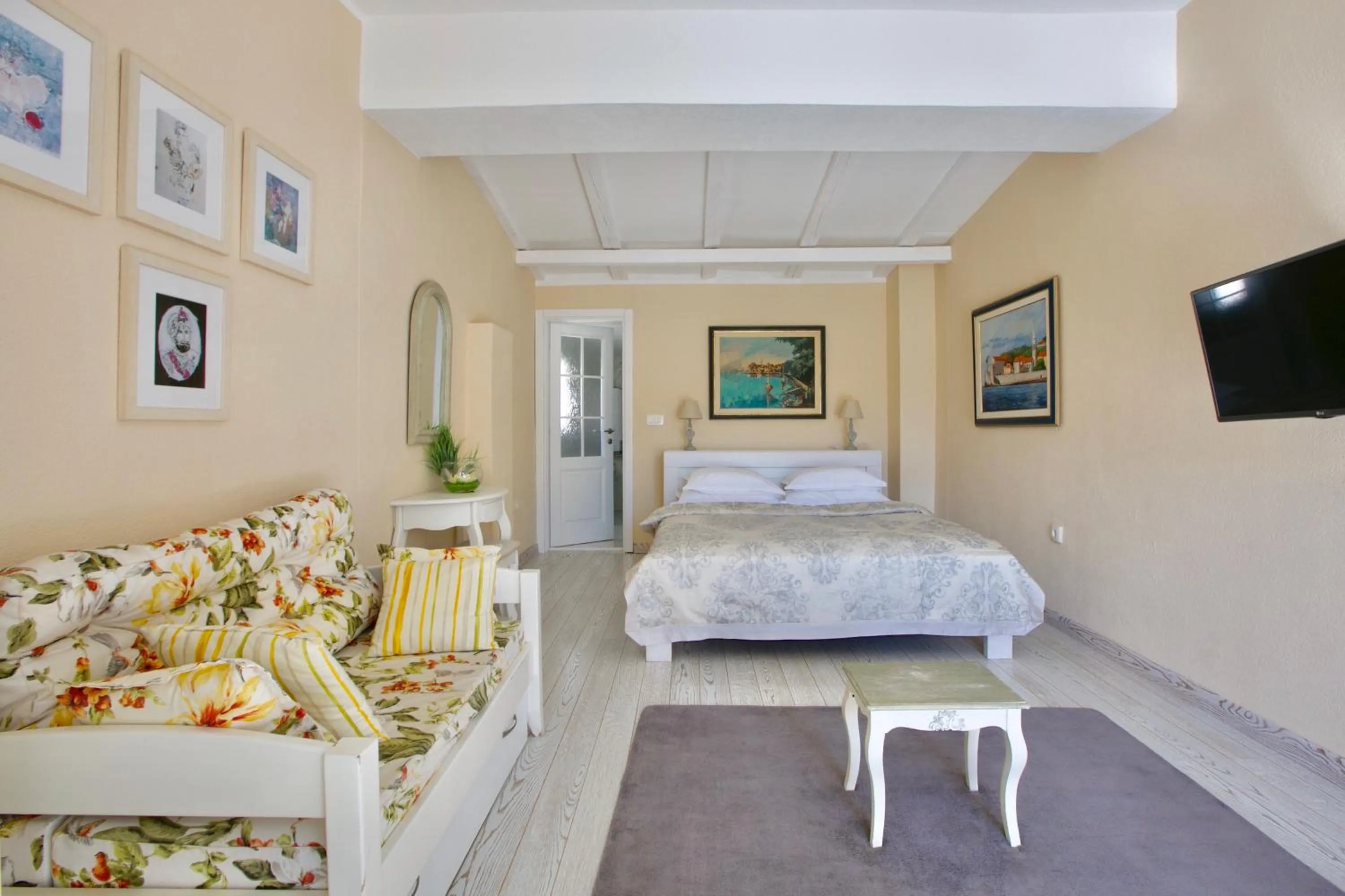 Bathroom, Bed in Marinero Apartments