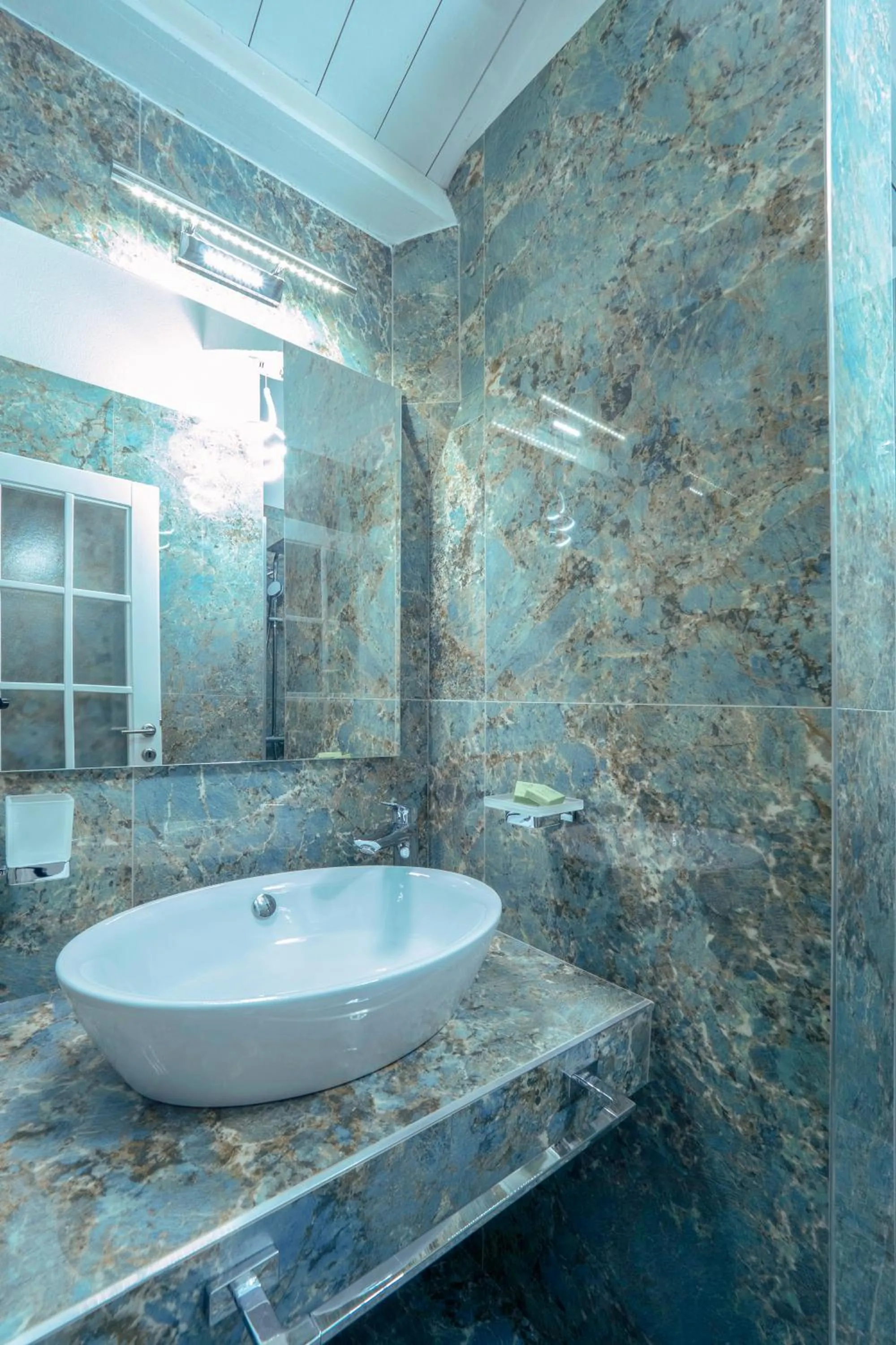 Toilet in Marinero Apartments