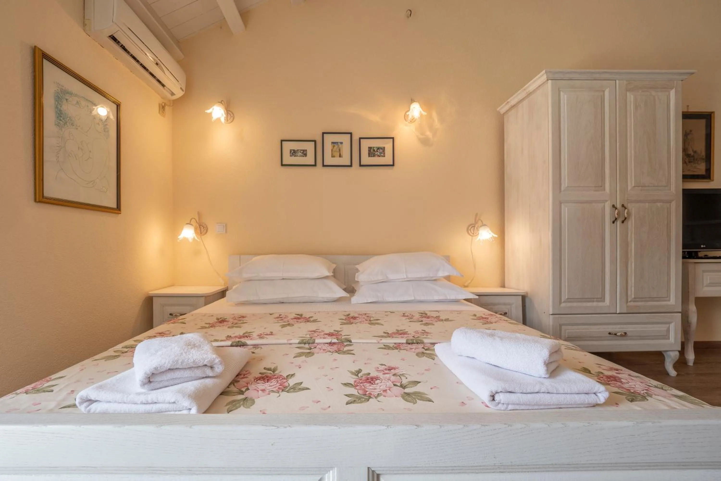 Bed in Marinero Apartments