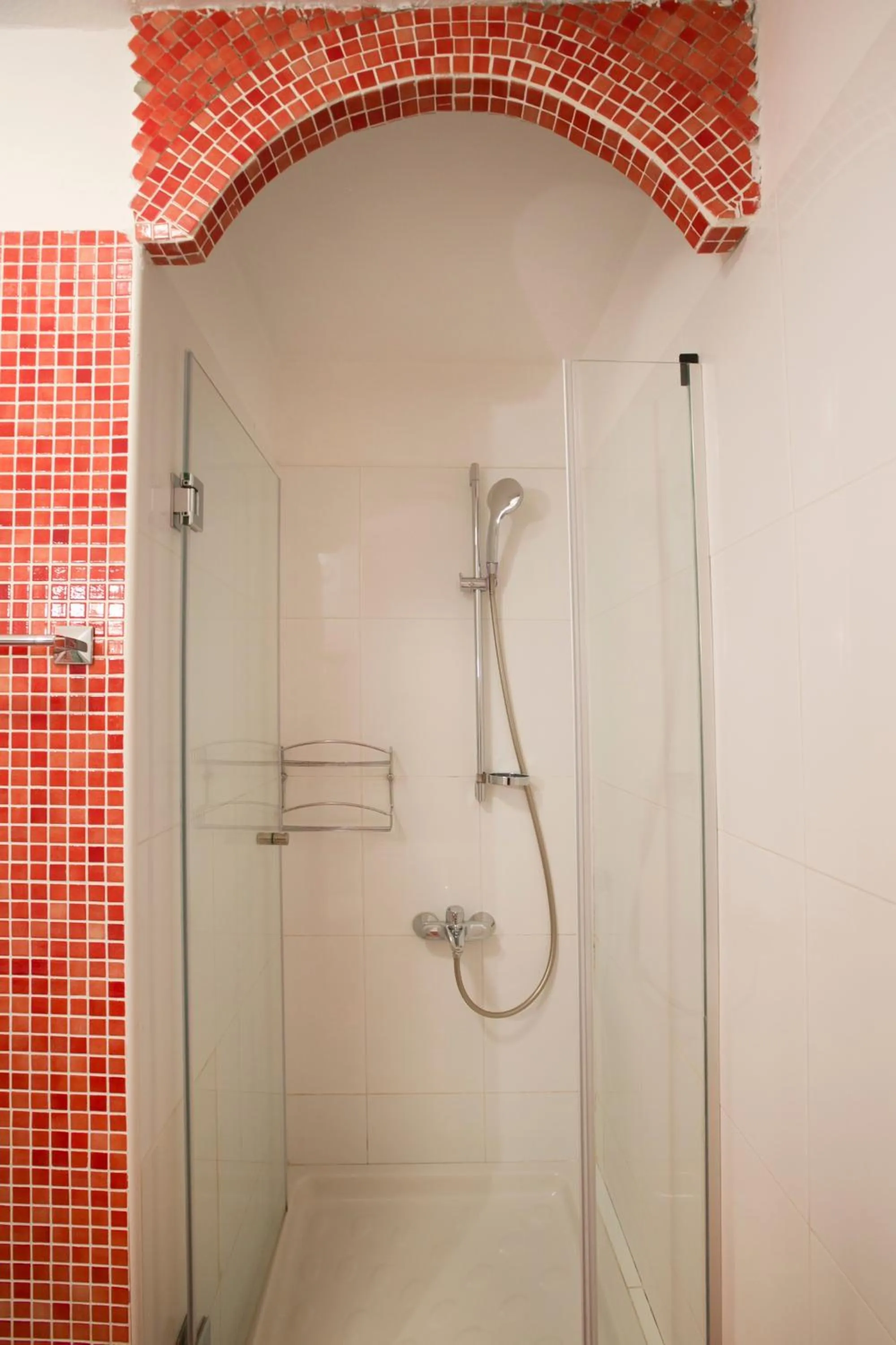 Shower in Marinero Apartments