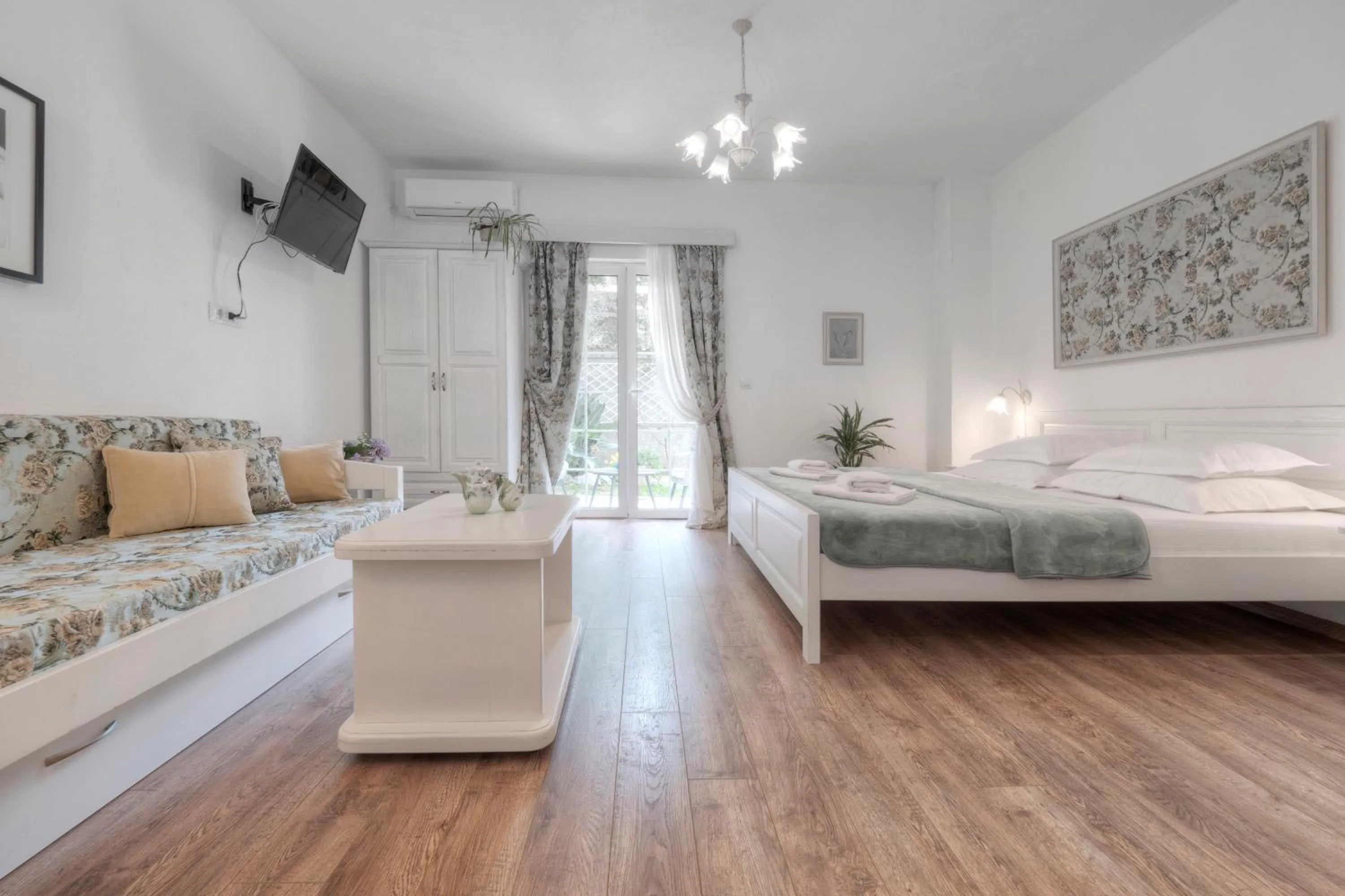 Living room, Bed in Marinero Apartments