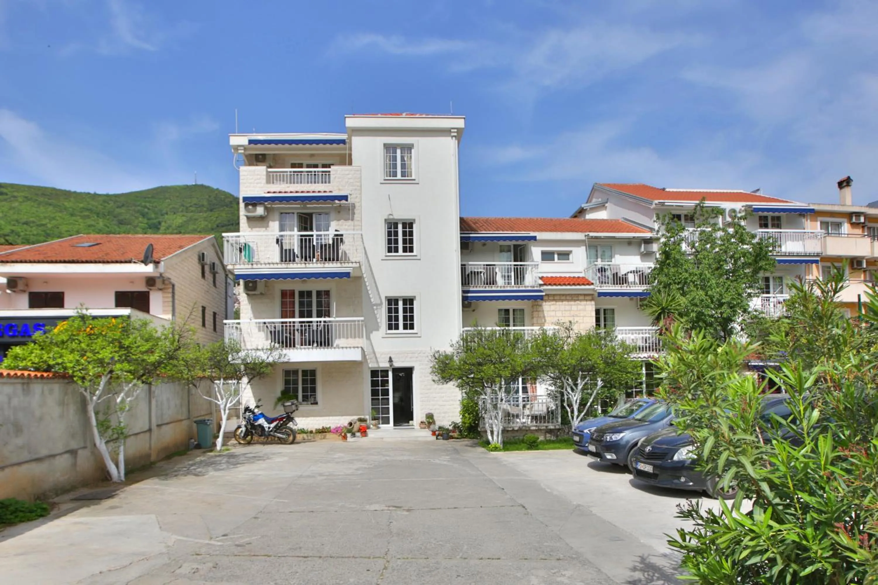 Property building in Marinero Apartments