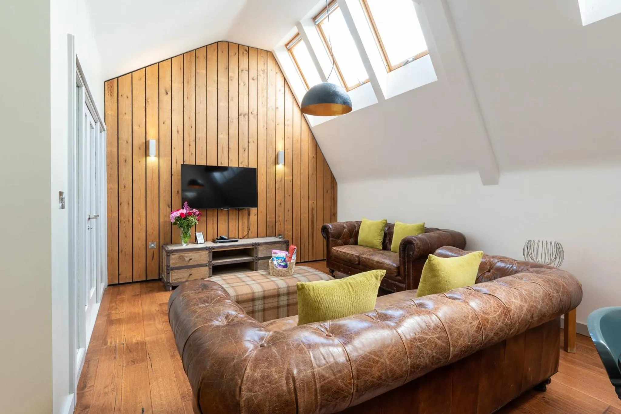 TV and multimedia in The Lawrance Luxury Aparthotel - York