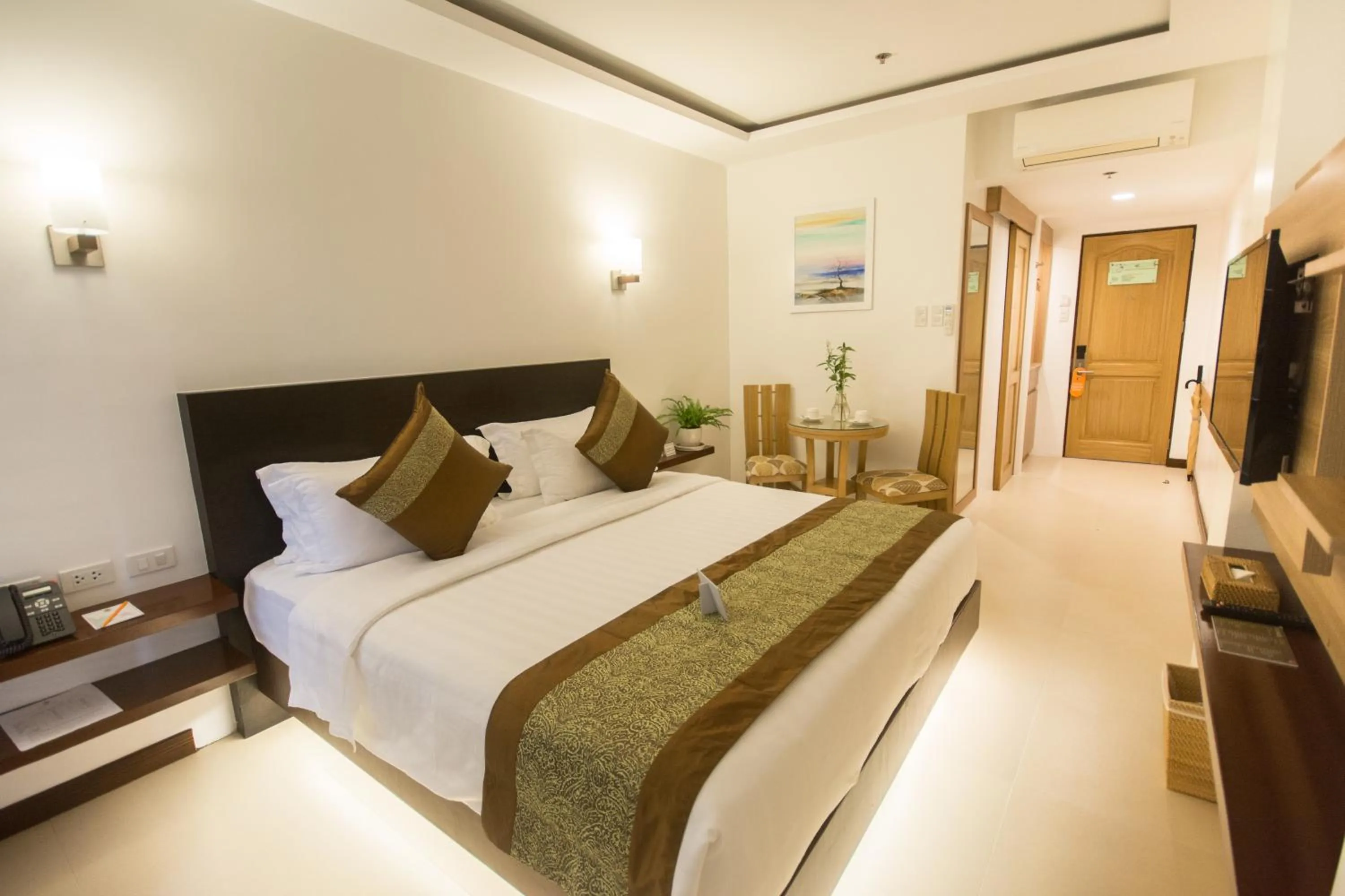 Bedroom, Bed in Commander Suites de Boracay