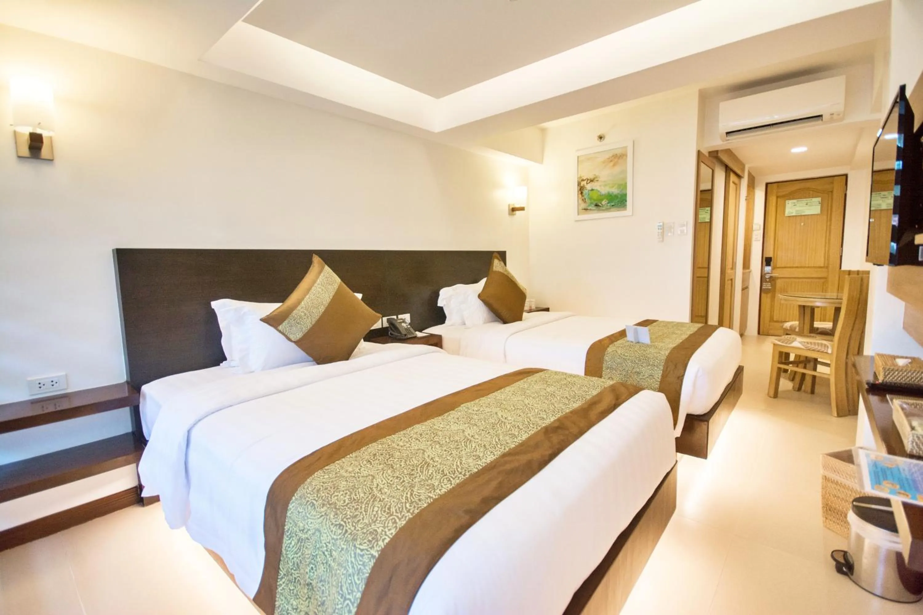 Bed in Commander Suites de Boracay