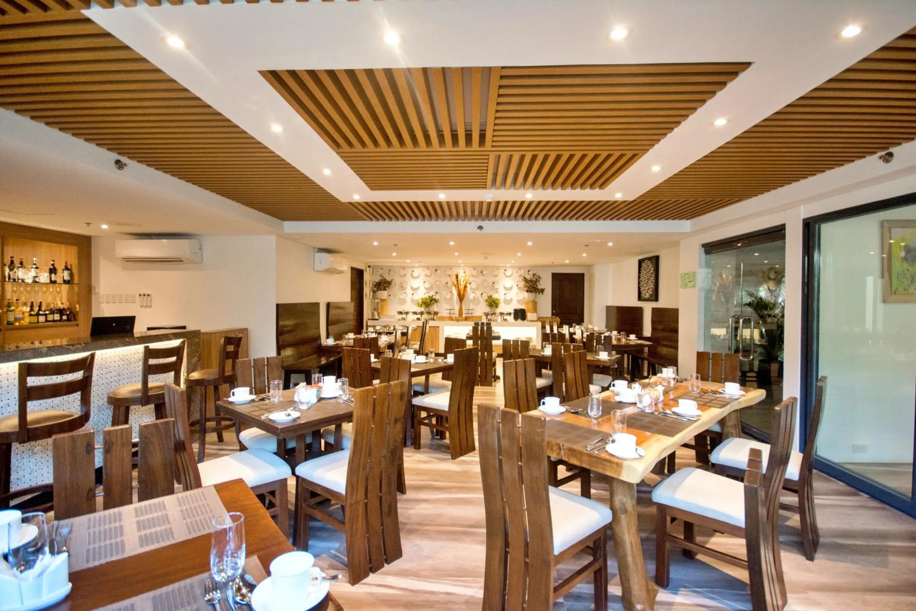 Restaurant/places to eat in Commander Suites de Boracay