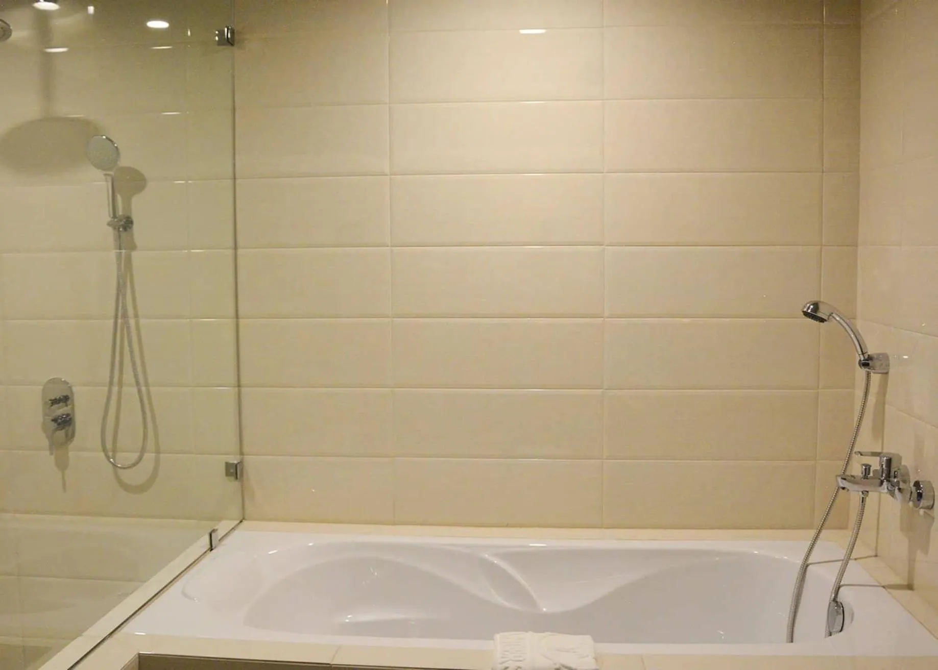 Bathroom in Commander Suites de Boracay