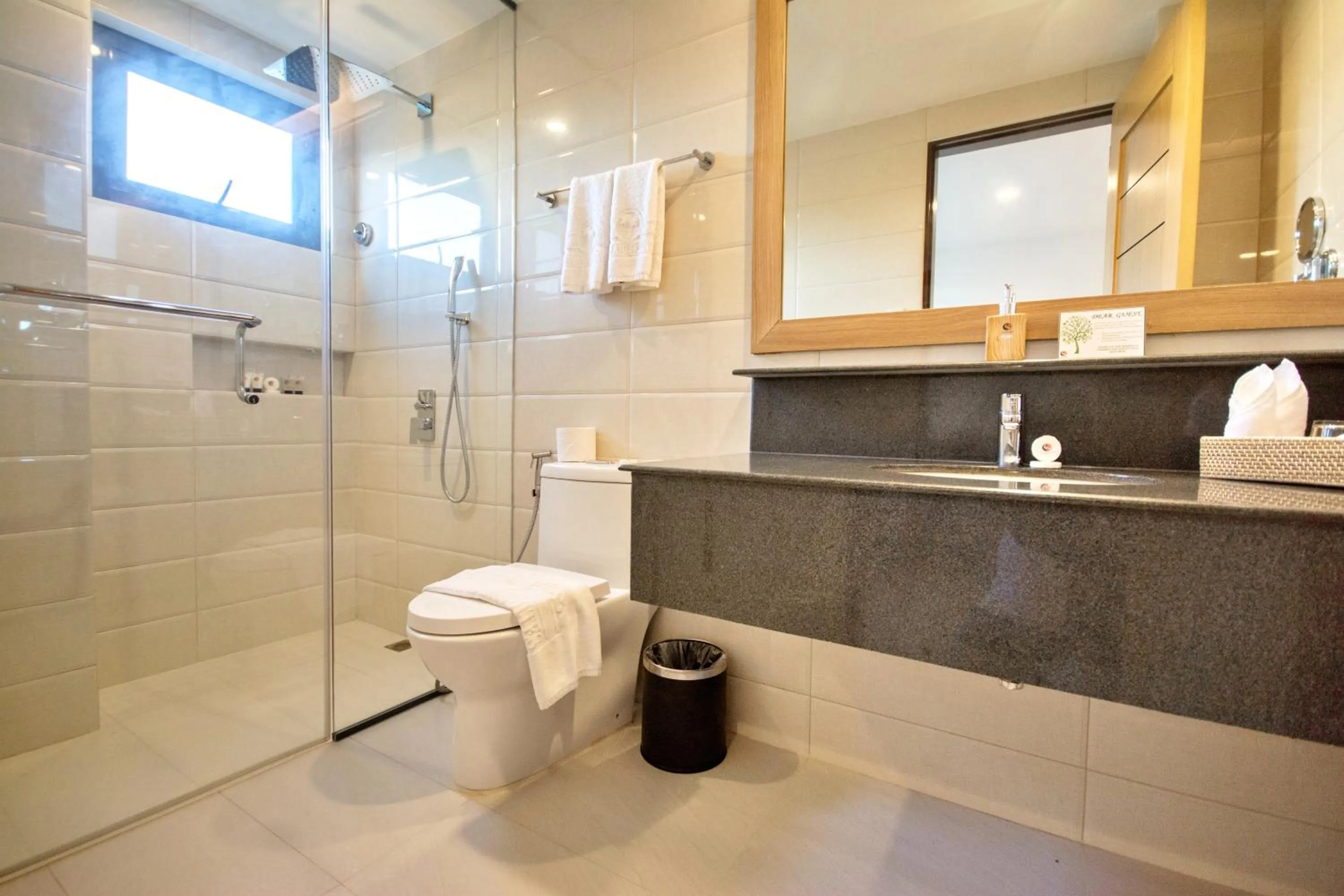 Bathroom in Commander Suites de Boracay