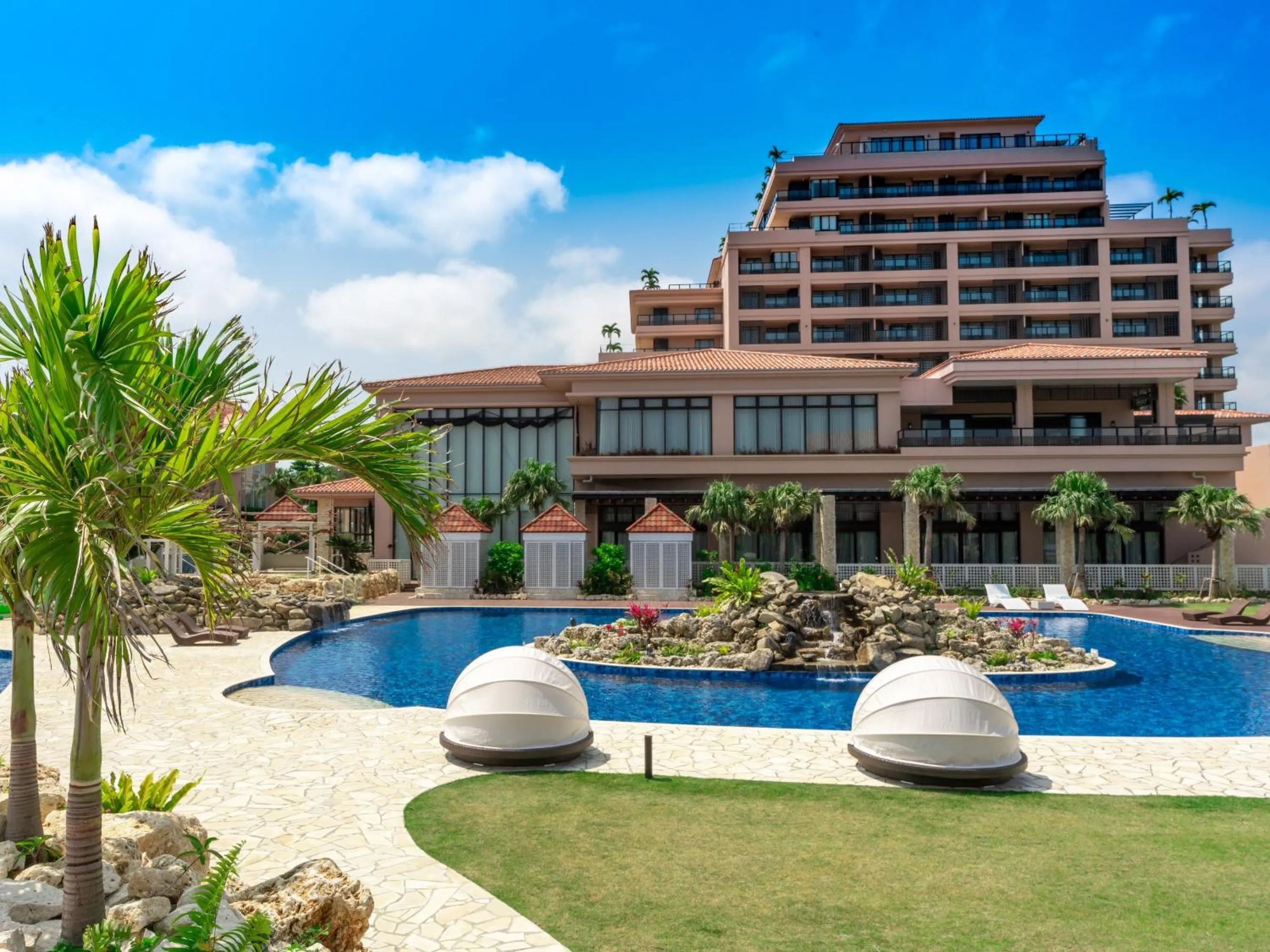 Swimming pool in Hotel Shigira Mirage