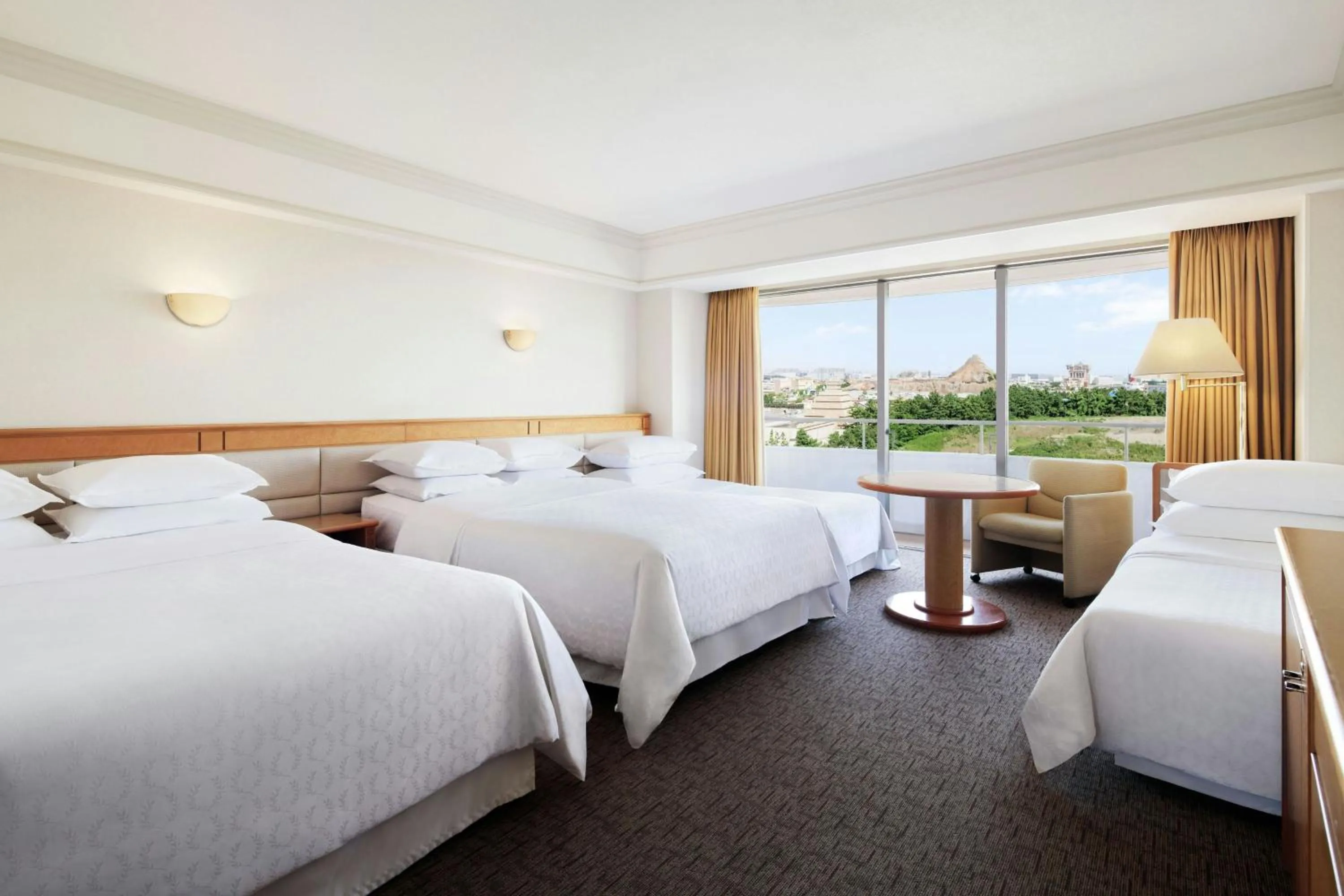 Photo of the whole room, Bed in Sheraton Grande Tokyo Bay Hotel